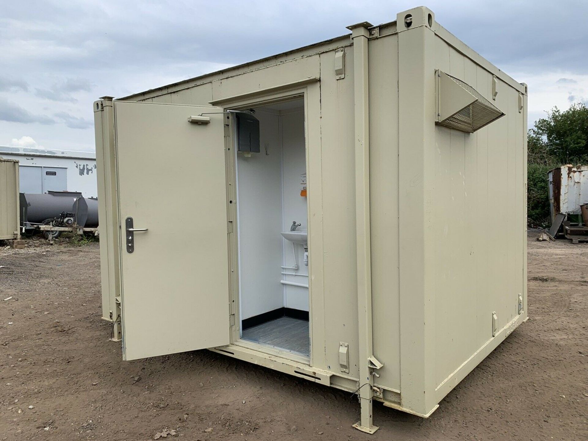 Portable Toilet Block 12ft - Image 3 of 11