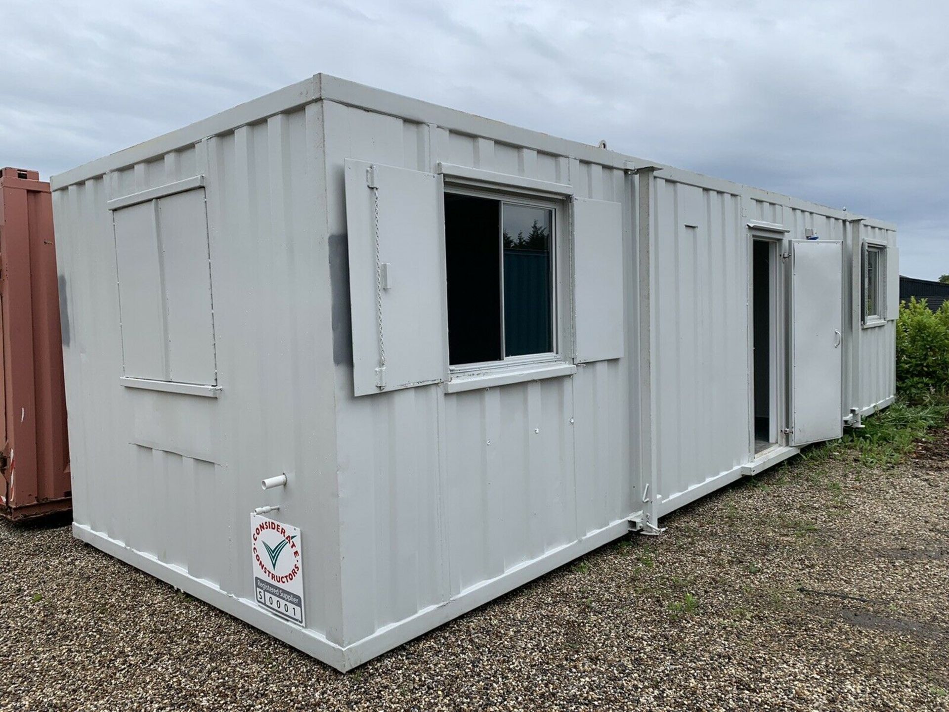 Anti Vandal Steel Portable Office 32ft x 10ft - Image 2 of 11