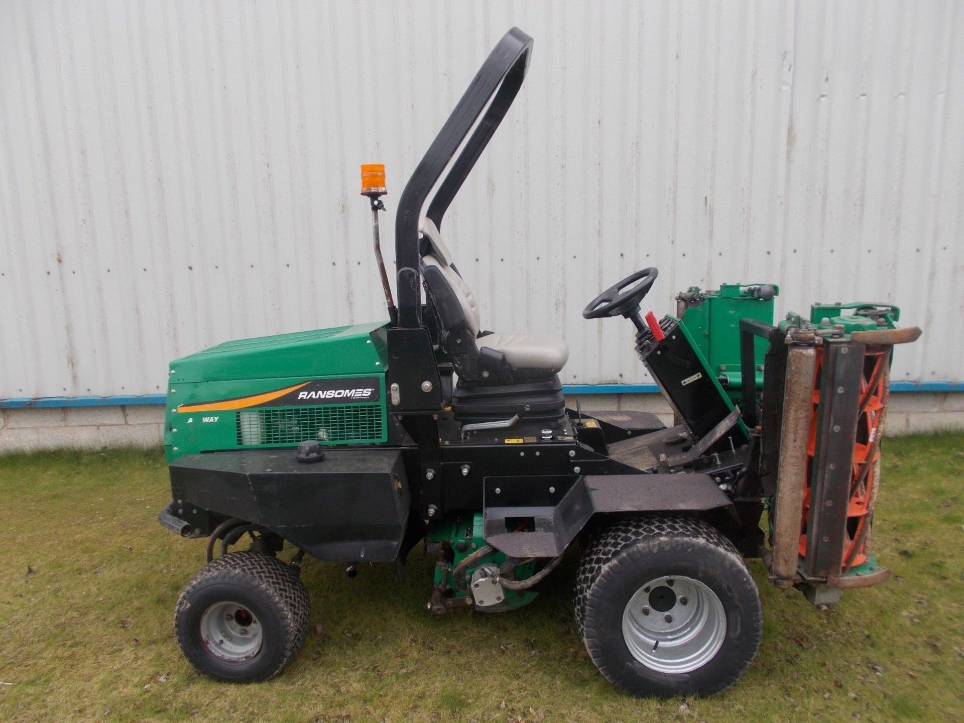 2009 Ransomes 2250 Parkway Plus Ride on Mower - Image 9 of 10