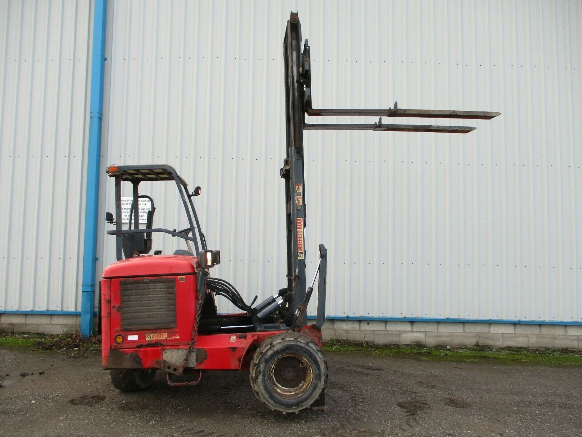 2005 Moffett Mounty M8 25.3 Truck Mounted Forklift - Image 9 of 11