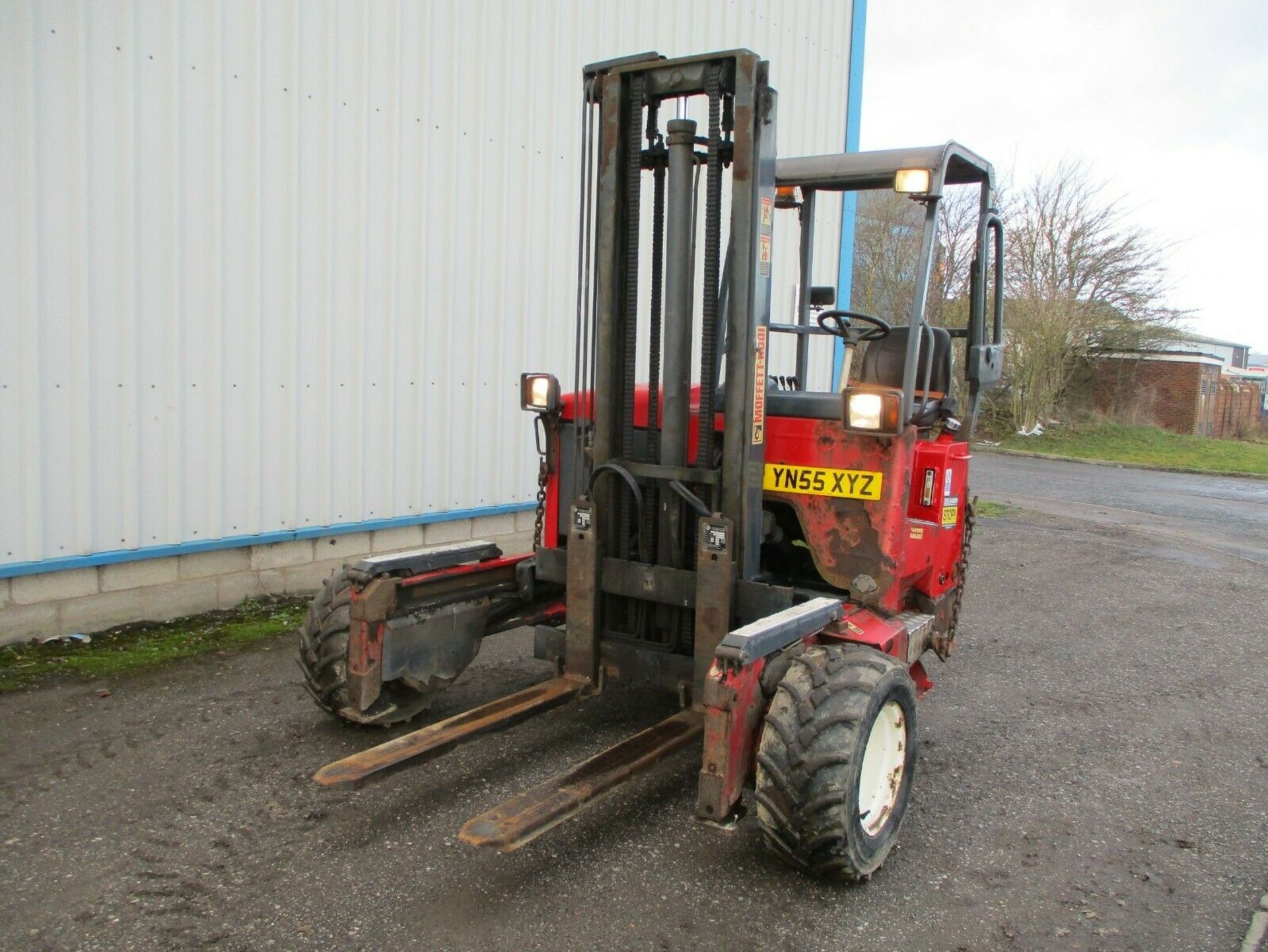 2005 Moffett Mounty M8 25.3 Truck Mounted Forklift - Image 2 of 11