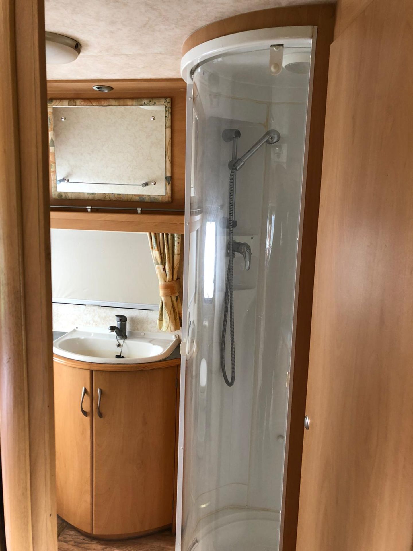 Lunar Lexon 4 Berth Caravan 2004 - Image 10 of 12