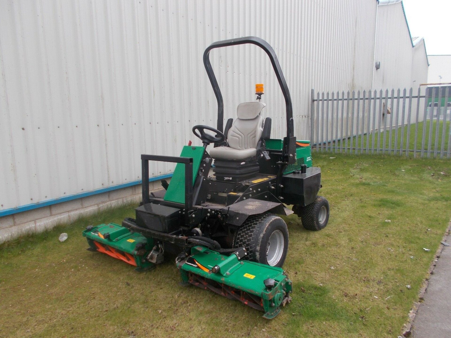 2009 Ransomes 2250 Parkway Plus Ride on Mower - Image 4 of 10