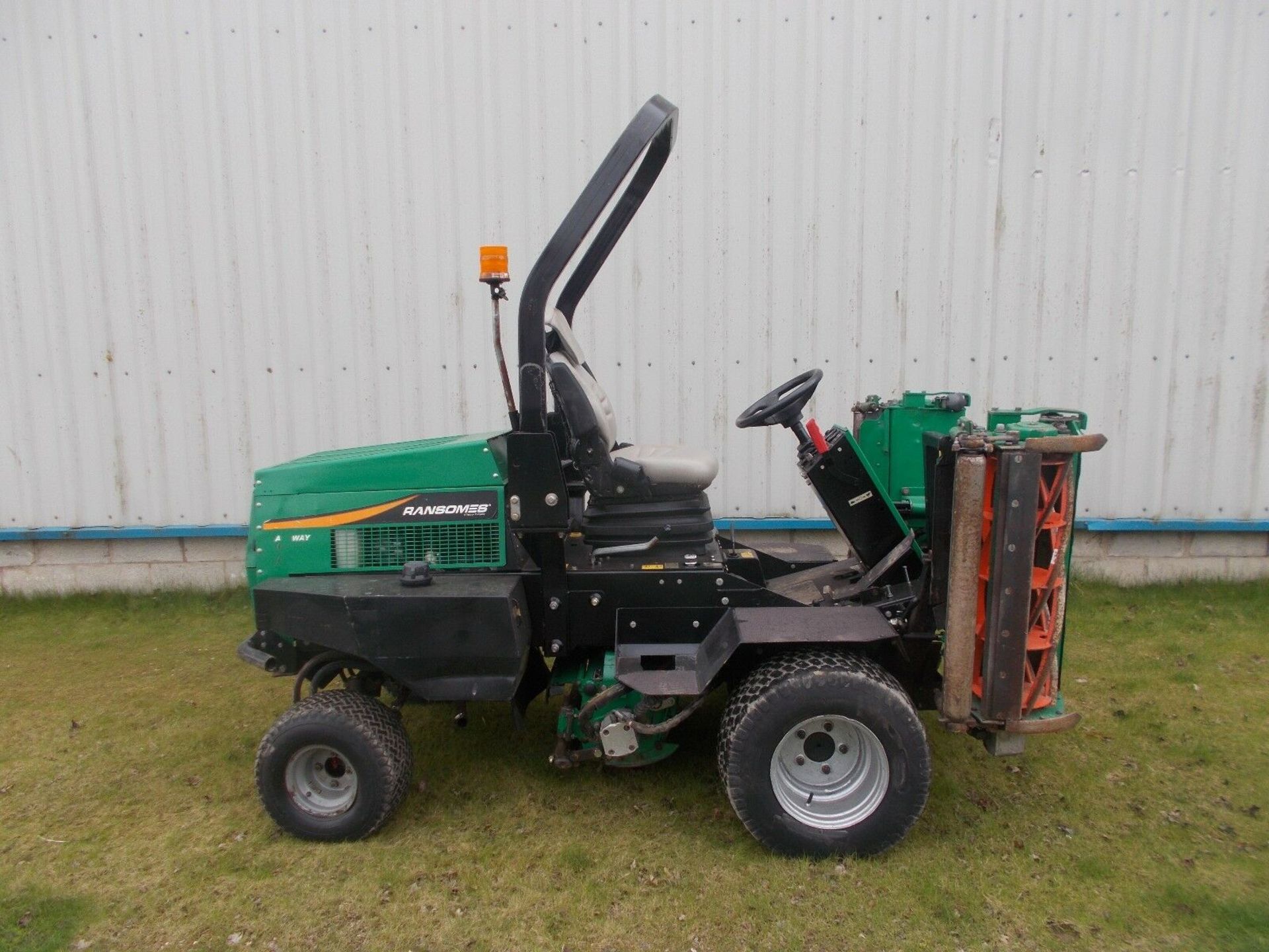 2009 Ransomes 2250 Parkway Plus Ride on Mower - Image 5 of 10