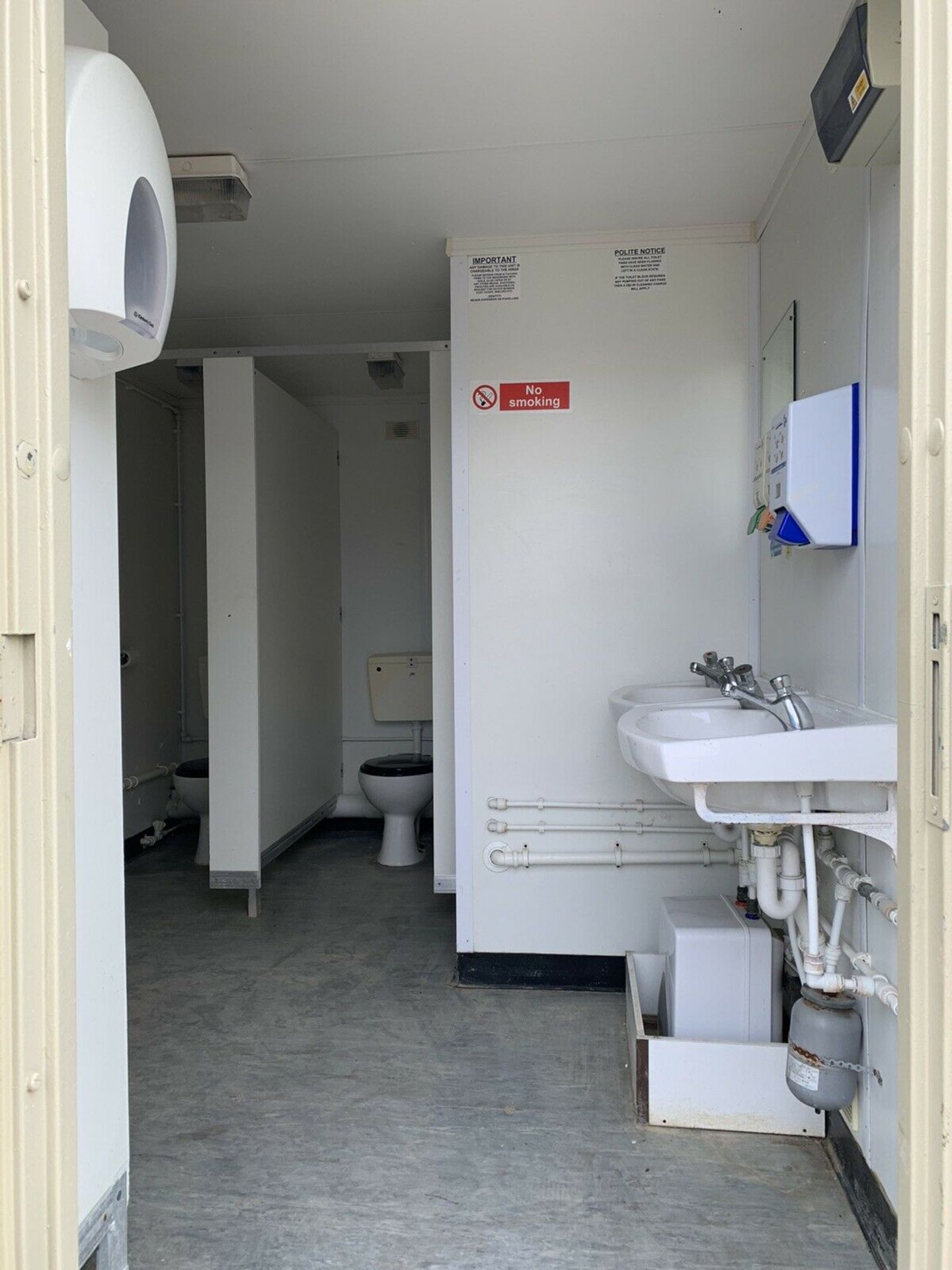 Portable Toilet Block 12ft - Image 8 of 11