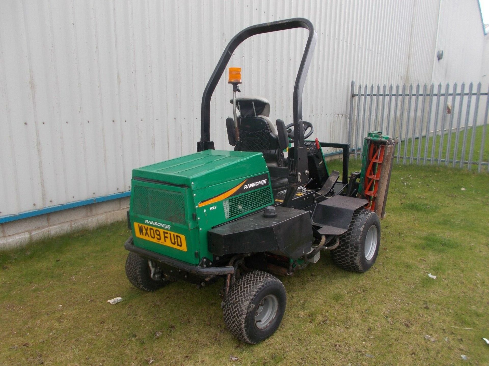 2009 Ransomes 2250 Parkway Plus Ride on Mower - Image 7 of 10