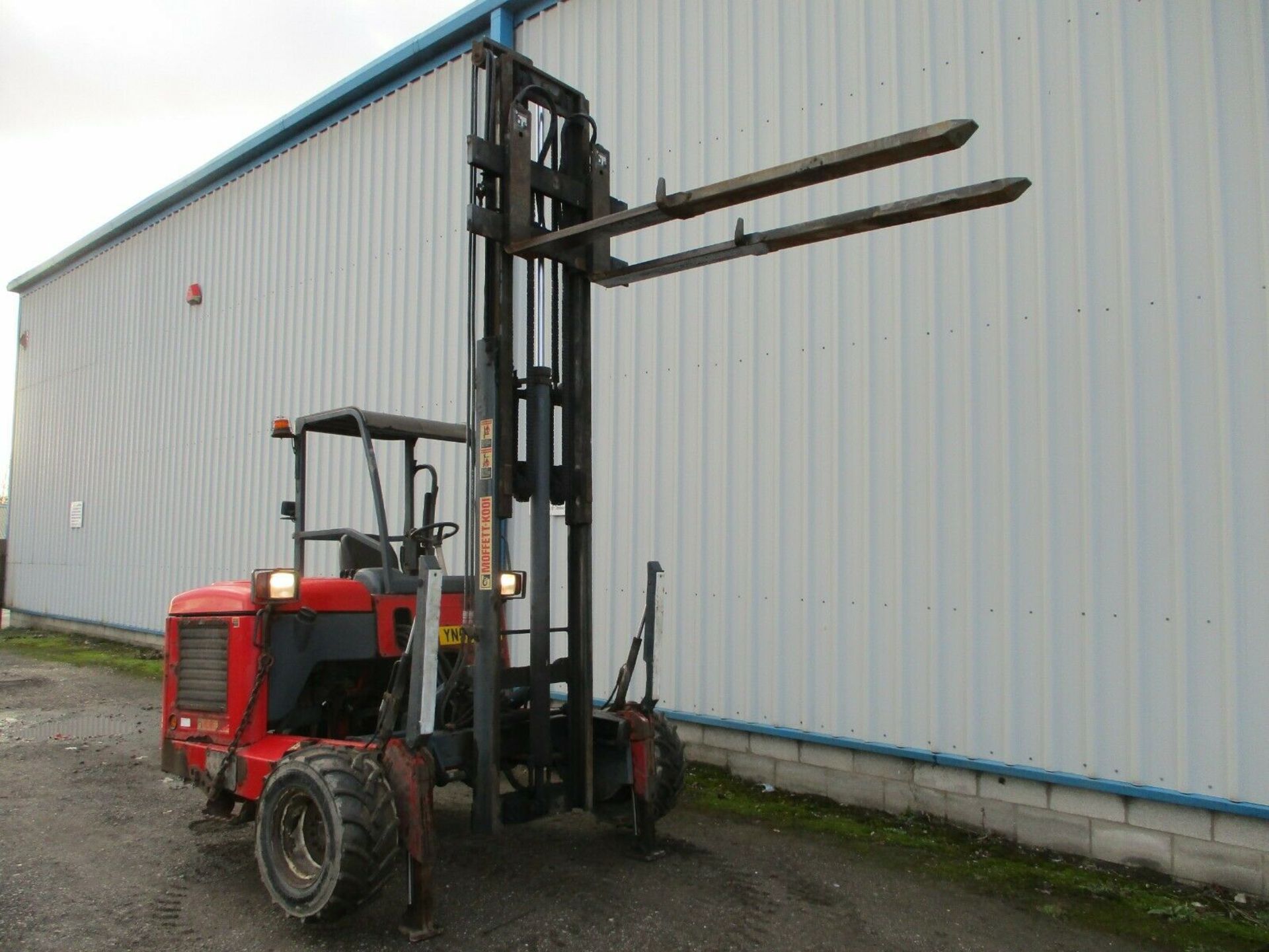 2005 Moffett Mounty M8 25.3 Truck Mounted Forklift - Image 10 of 11