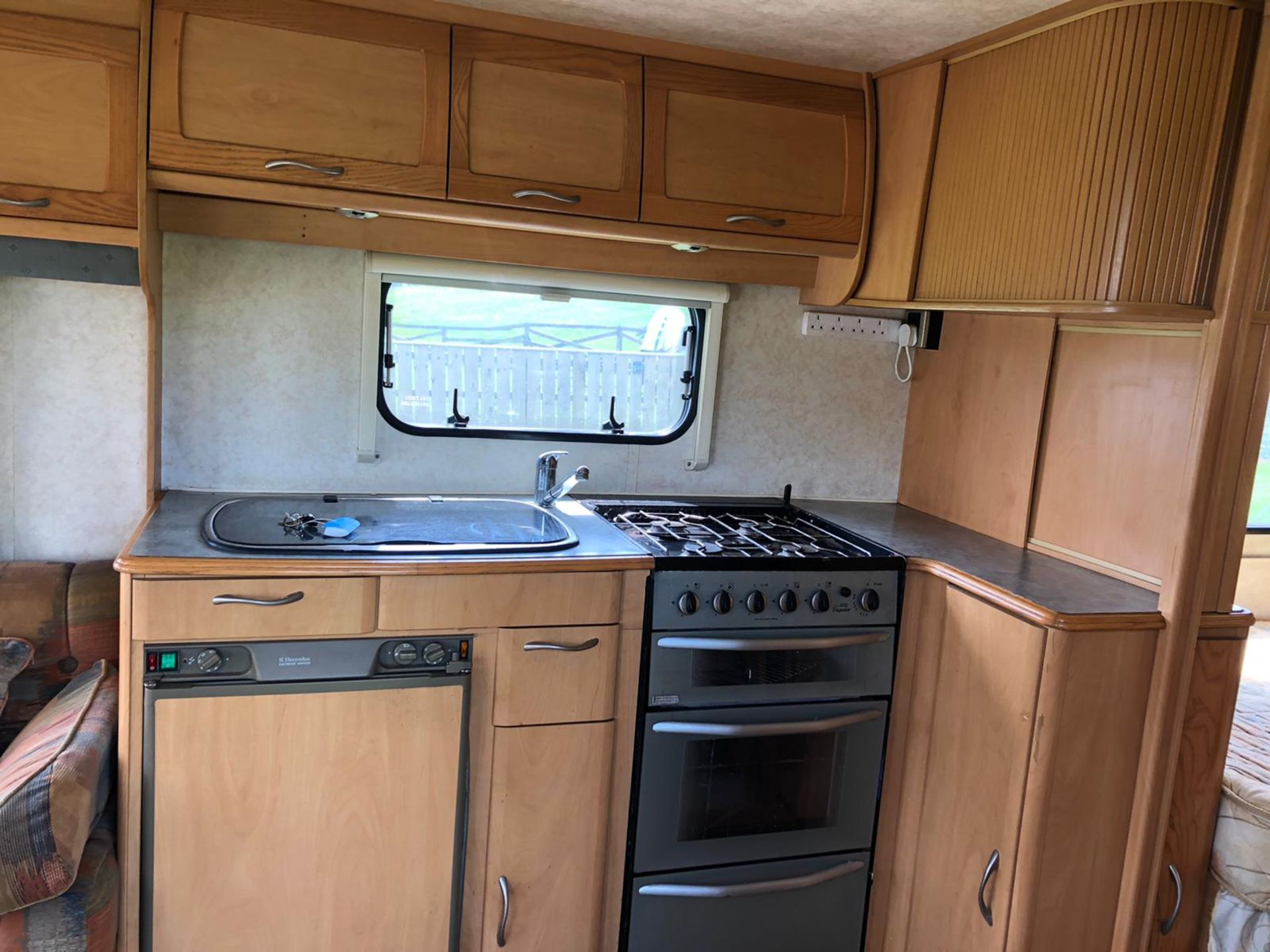 Lunar Lexon 4 Berth Caravan 2004 - Image 7 of 12