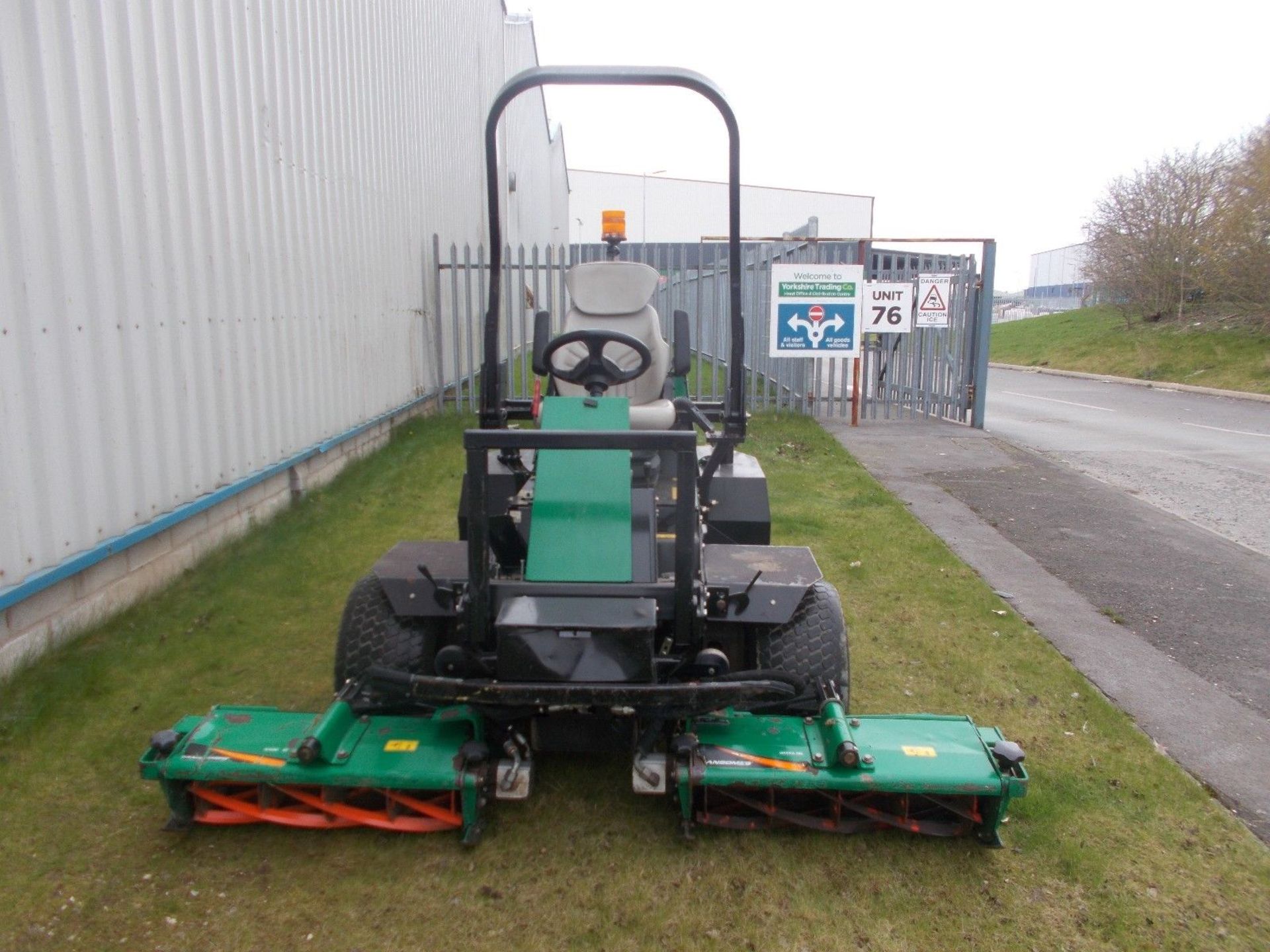 2009 Ransomes 2250 Parkway Plus Ride on Mower - Image 2 of 10