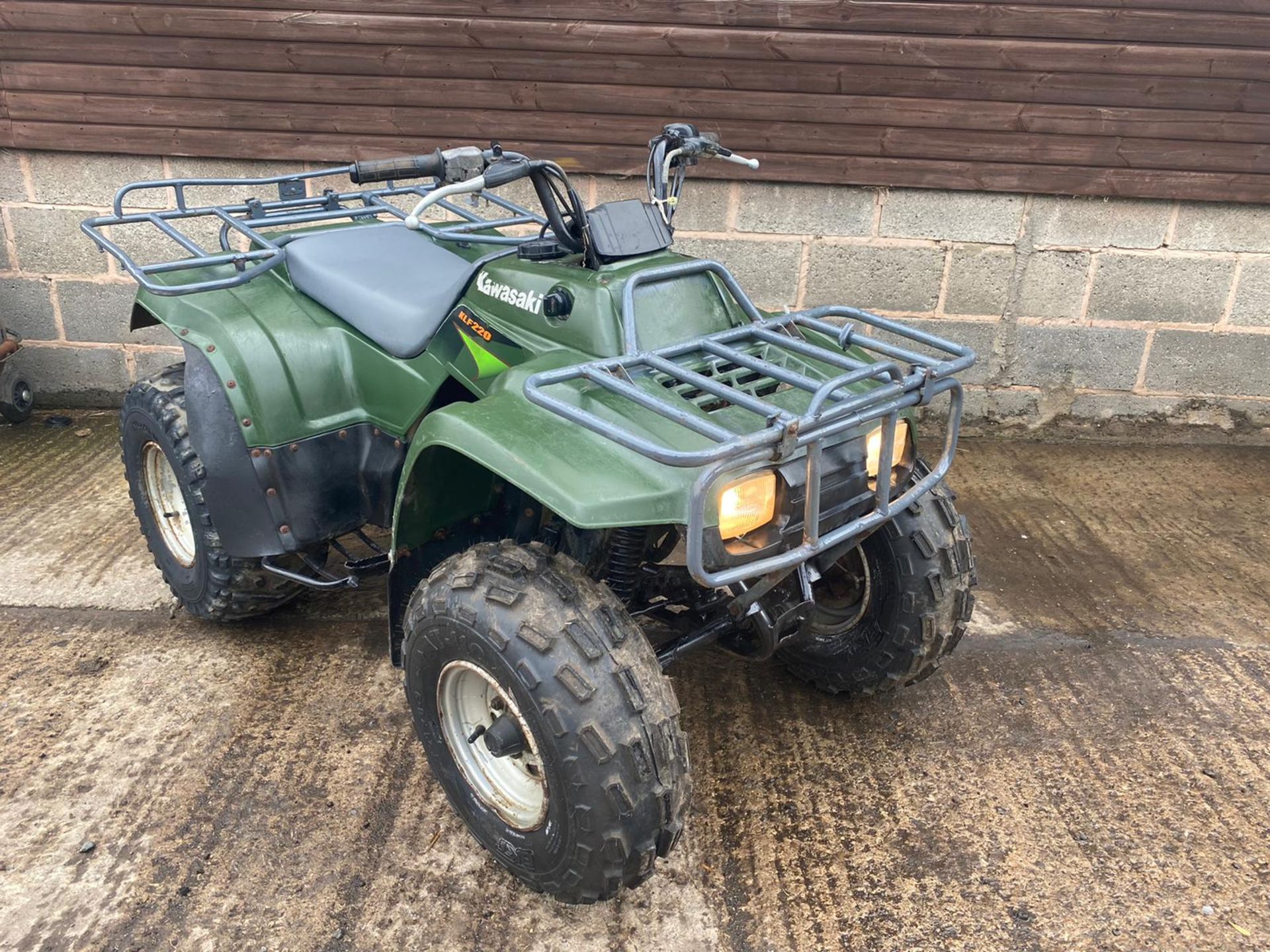 Kawaskai KLF220 Farm Quad 2000