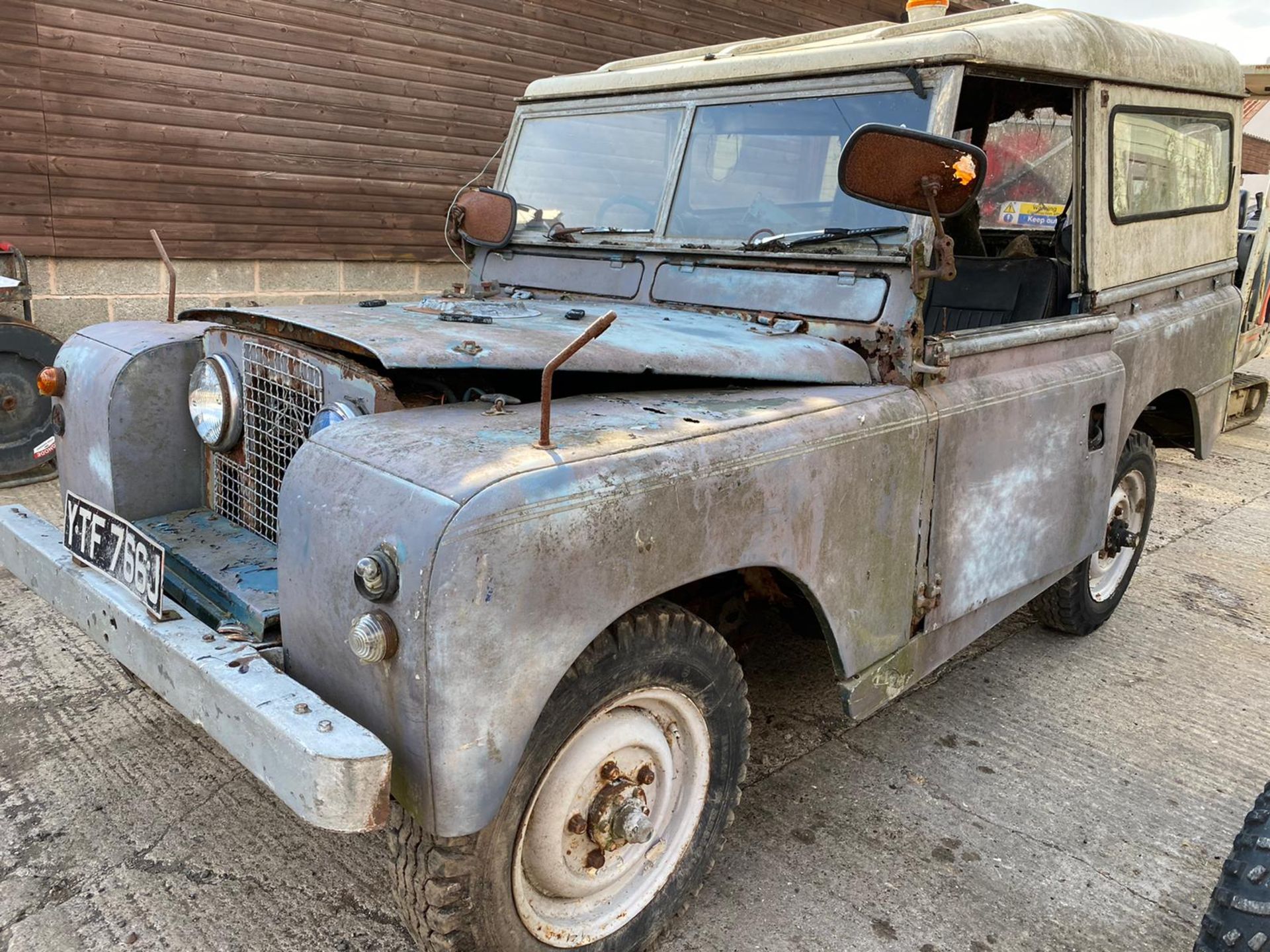 Barn Find Land Rover Series 2A - Image 2 of 13