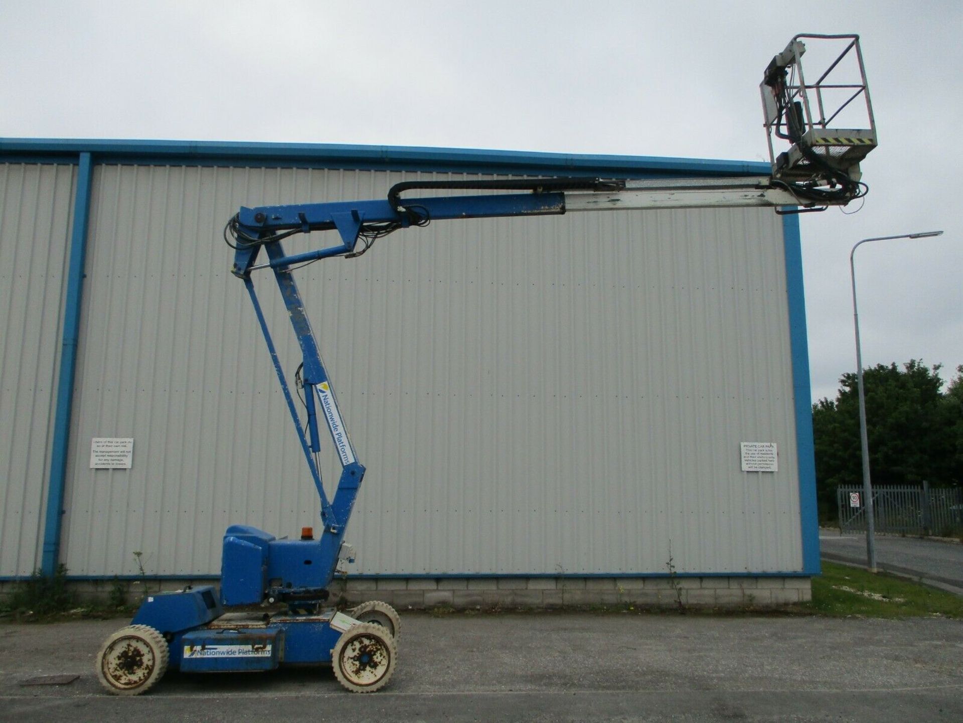 2008 Nifty lift HR 12 Cherry Picker Access Platform Scissor Lift - Image 3 of 10