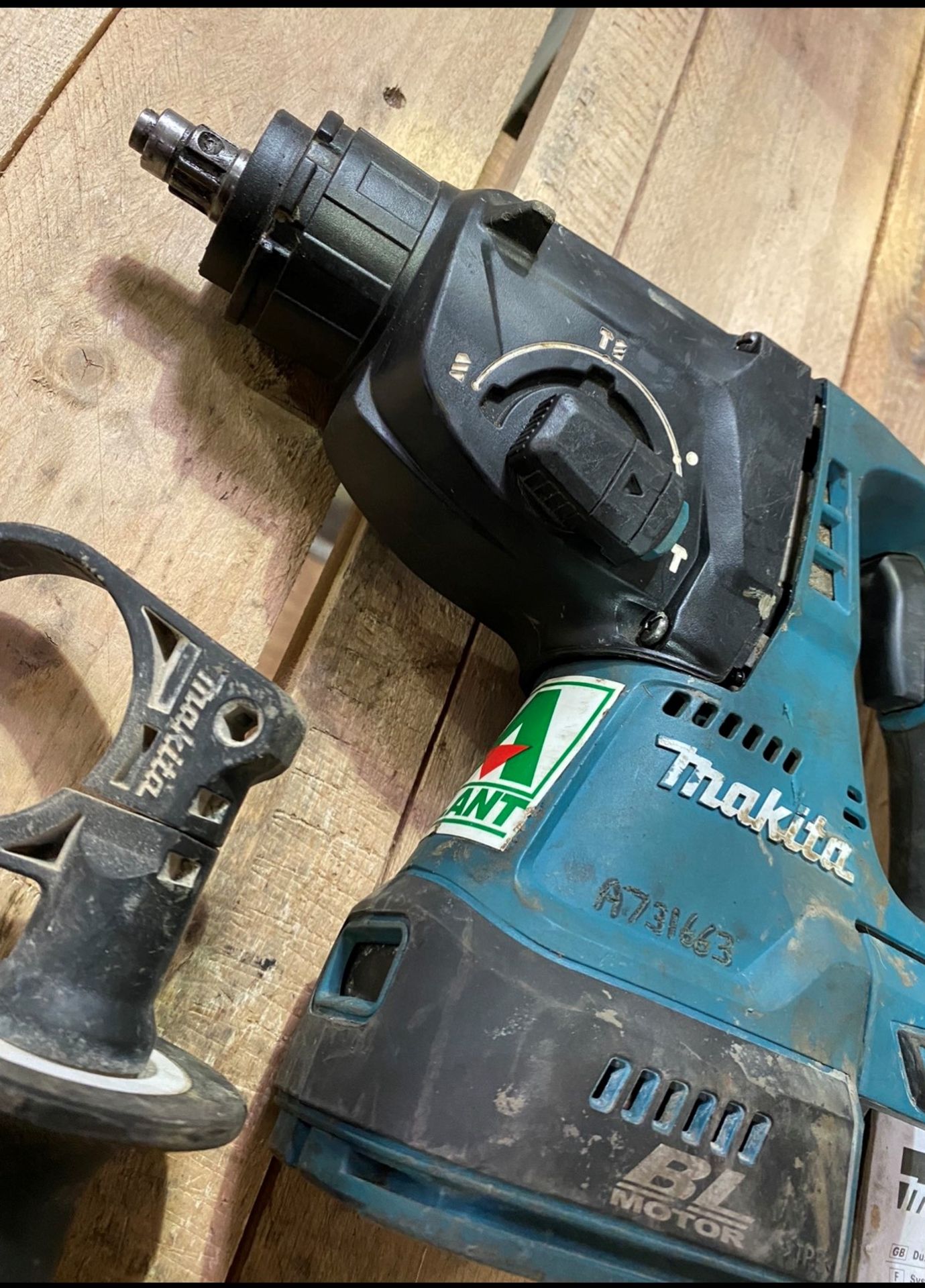 Makita DHR 243 rotary hammer drill - Image 4 of 5