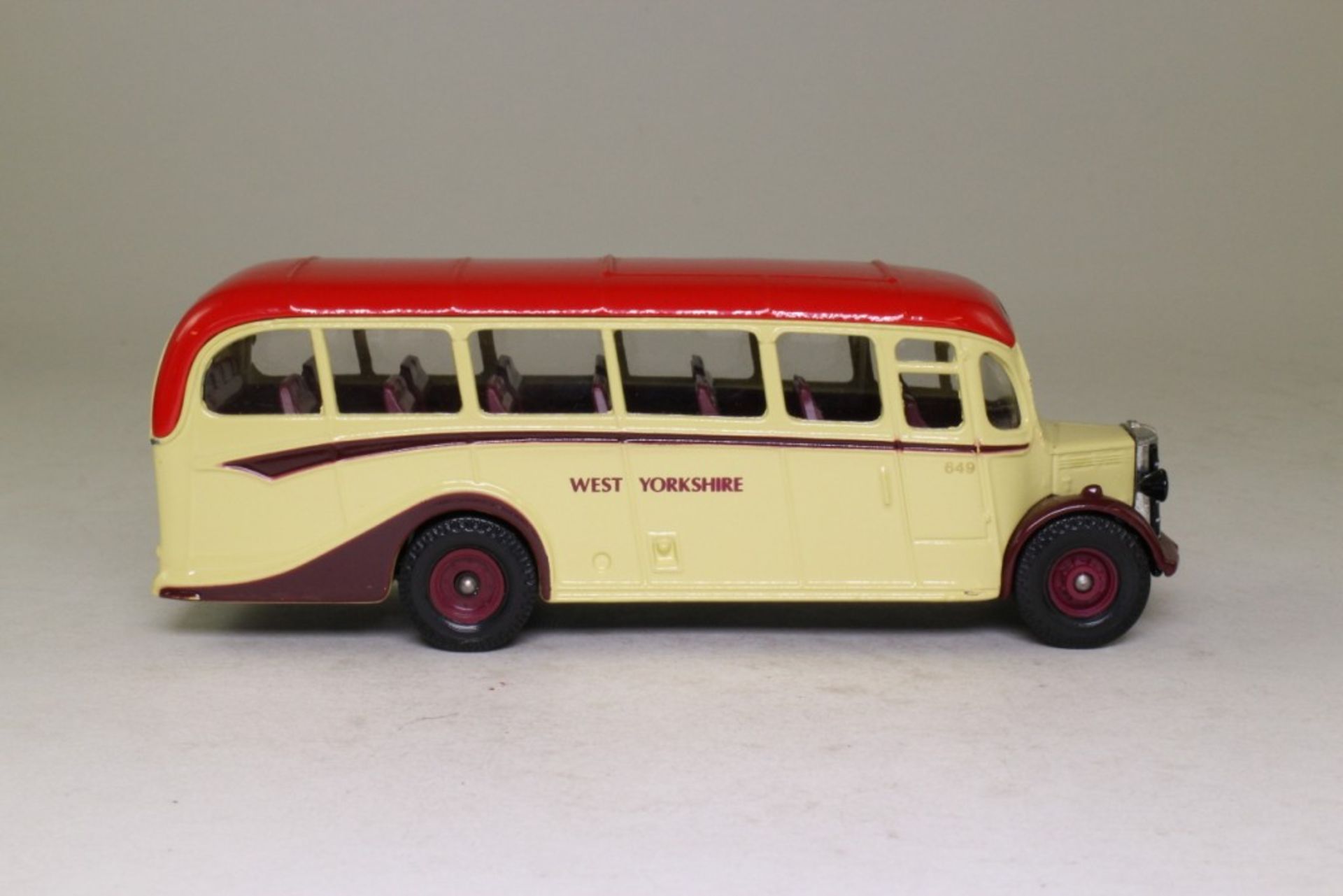 Limited Edition Corgi Bedford OB Coach West Yorkshire - D949/26 - Image 3 of 8