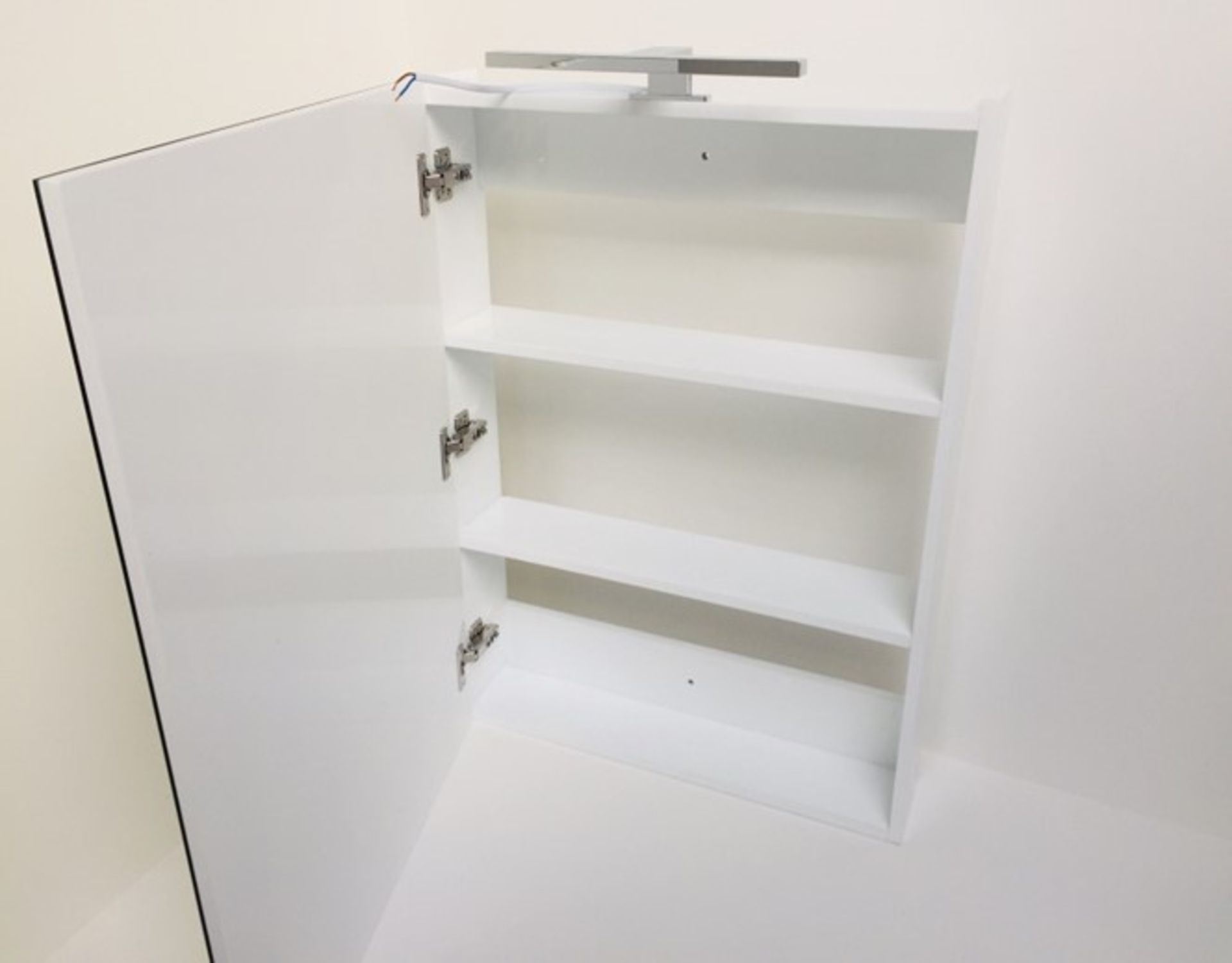 x 5 Mirrored Cabinets In White With LED Light - Bild 2 aus 3