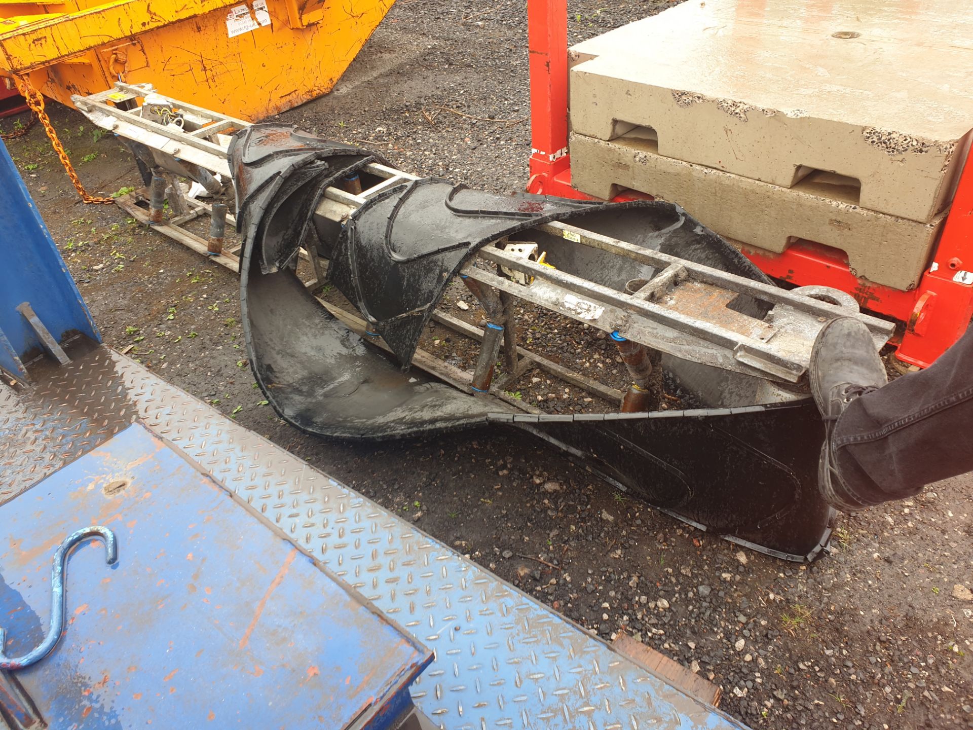 Material Lift - spares or repair - Image 2 of 3