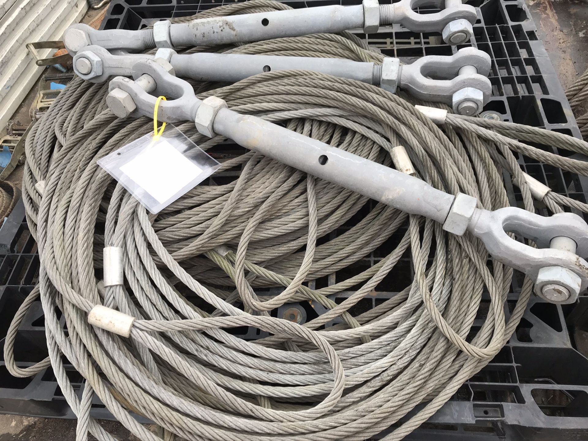 3 x rigging screws 26 tonne & 6 no of 2t wire rope slings circa 6m
