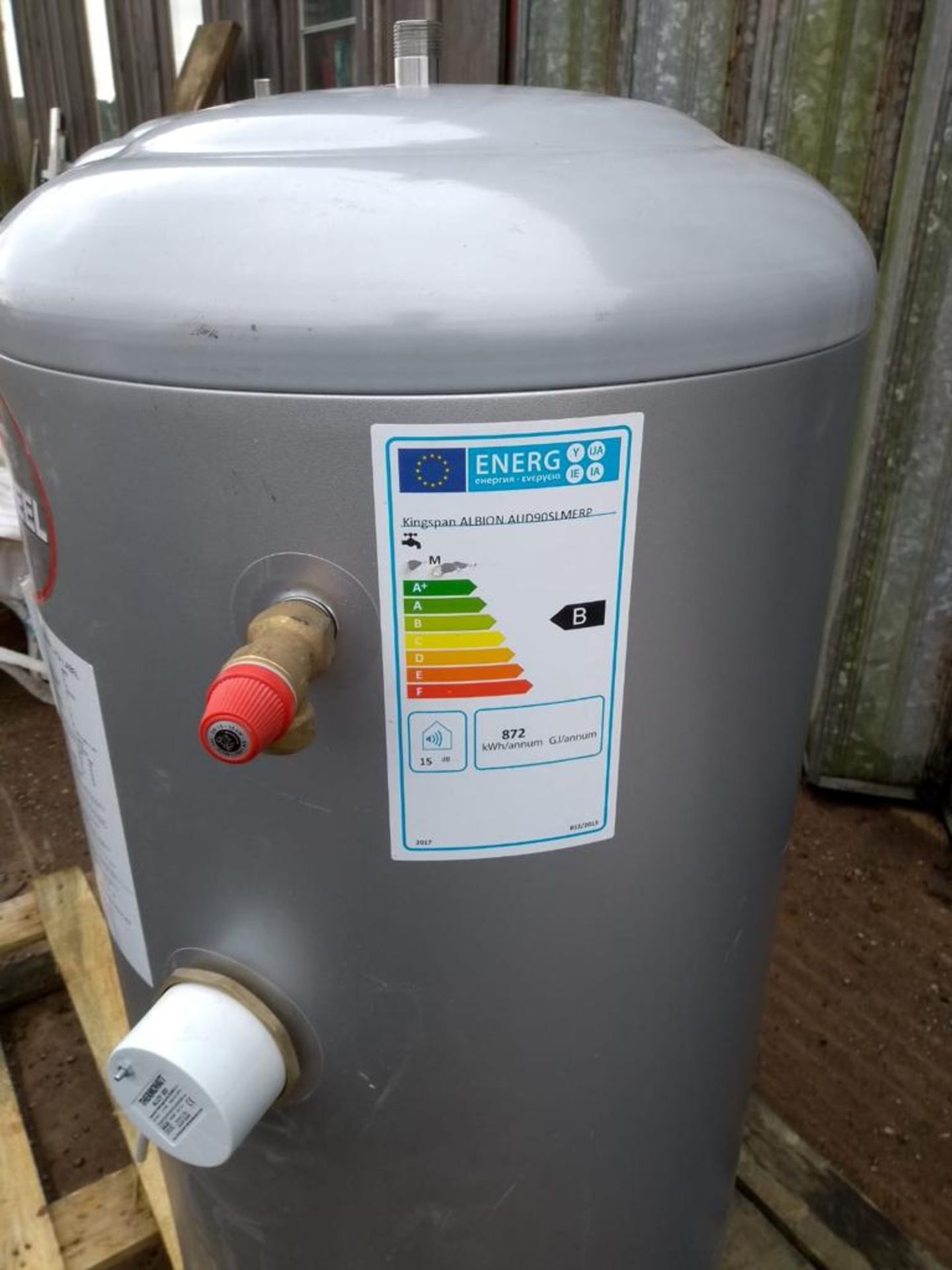 Kingspan Albion Ultrasteel AYD90SLMERP 90 litre. 29kg. Insulated Water Tank - Image 4 of 4