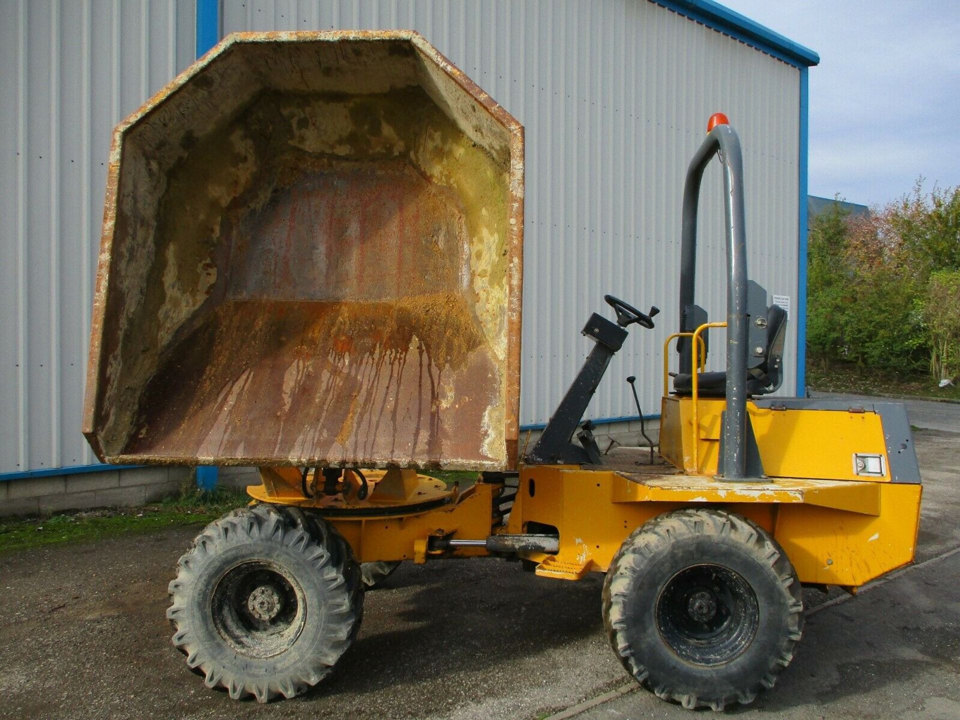 2005 Terex 3 Ton Dumper Swivel Skip - Image 10 of 11