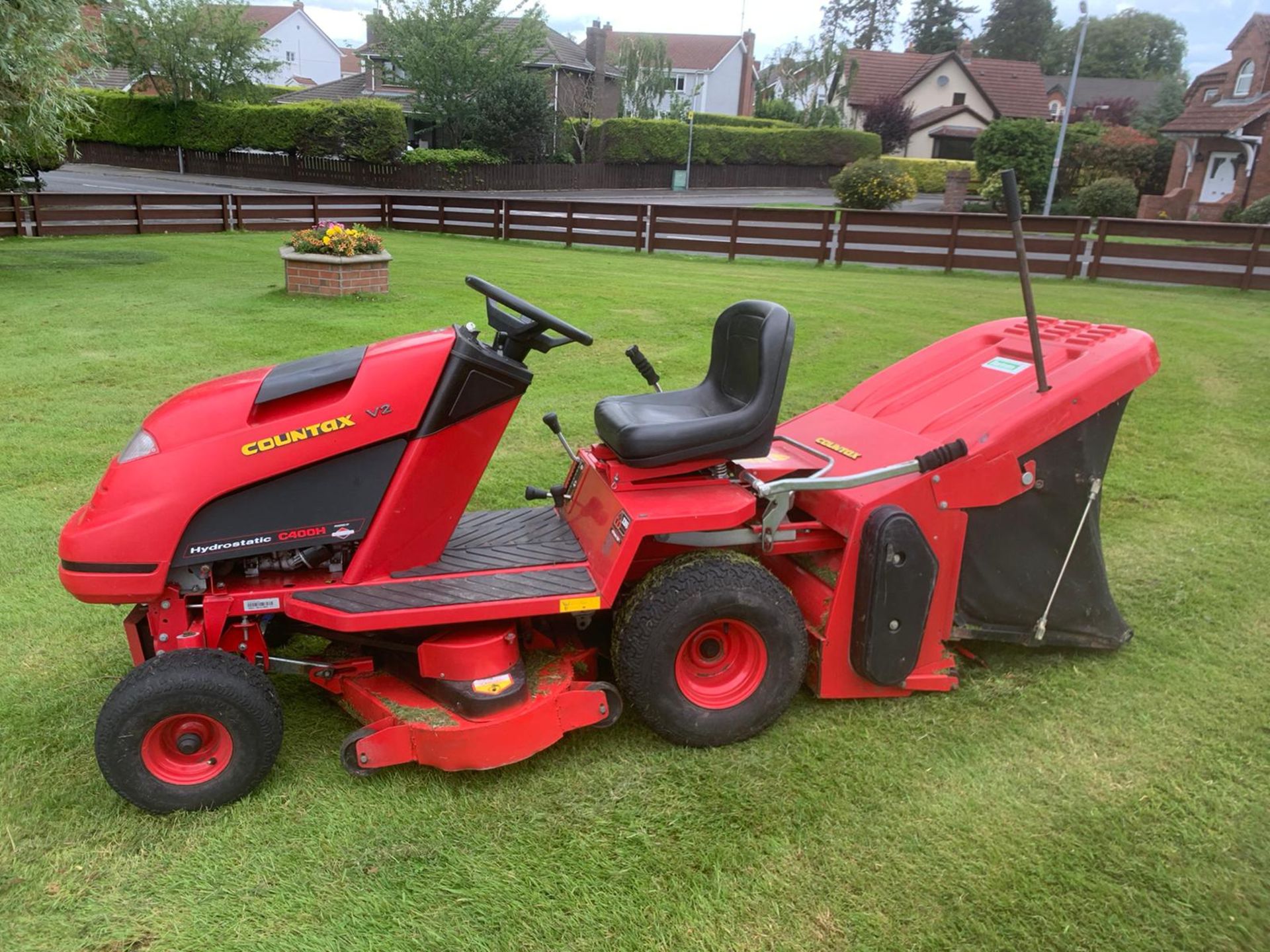 Countax C400H Hydrostatic Ride On Mower - Image 2 of 2