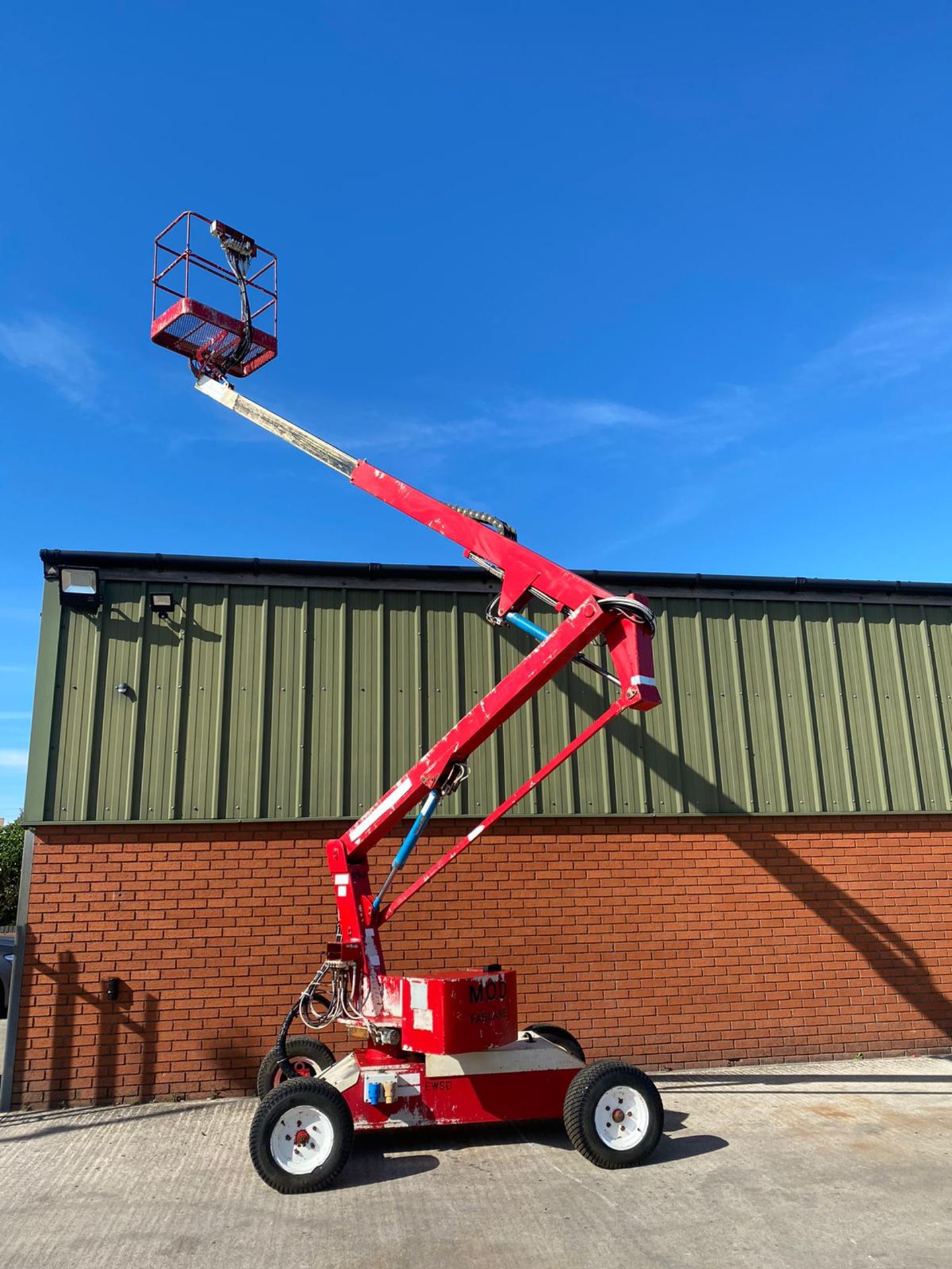 Niftylift HR12 E Electric Cherry Picker - Image 10 of 11