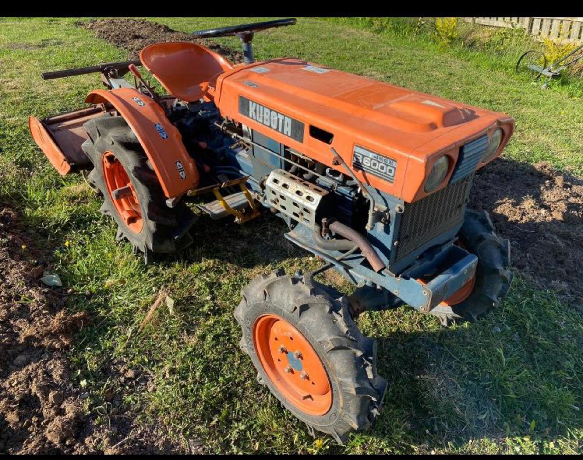 Kubota B600 Compact Tractor 4x4 - Image 3 of 3