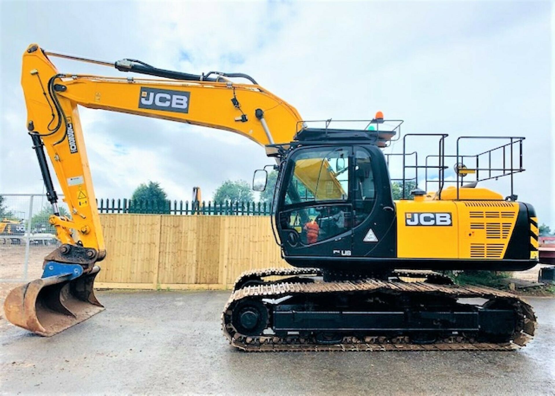 JCB JS220 LC Plus 2017 - Image 11 of 12