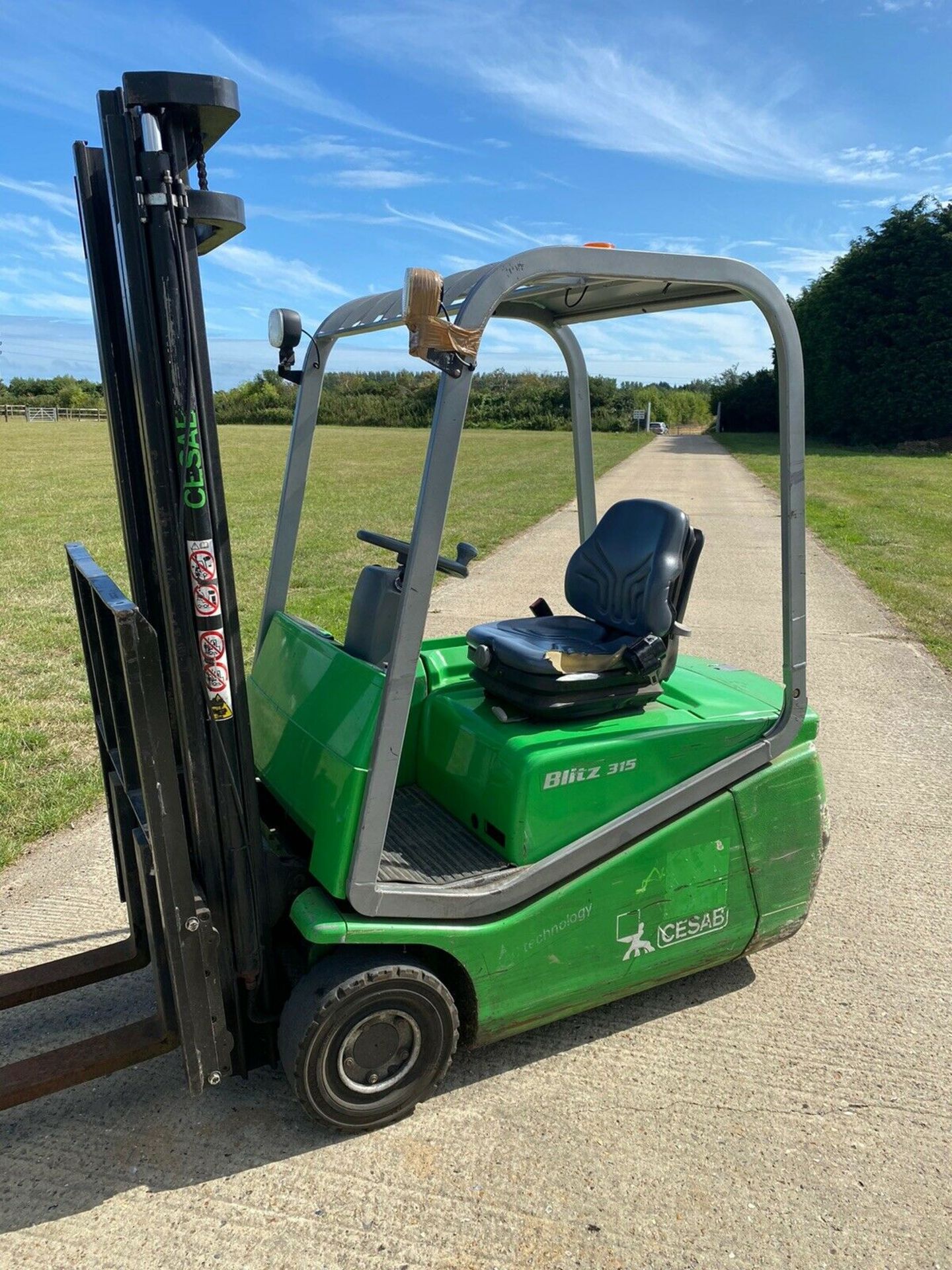 Cesba Electric Forklift - Image 3 of 4