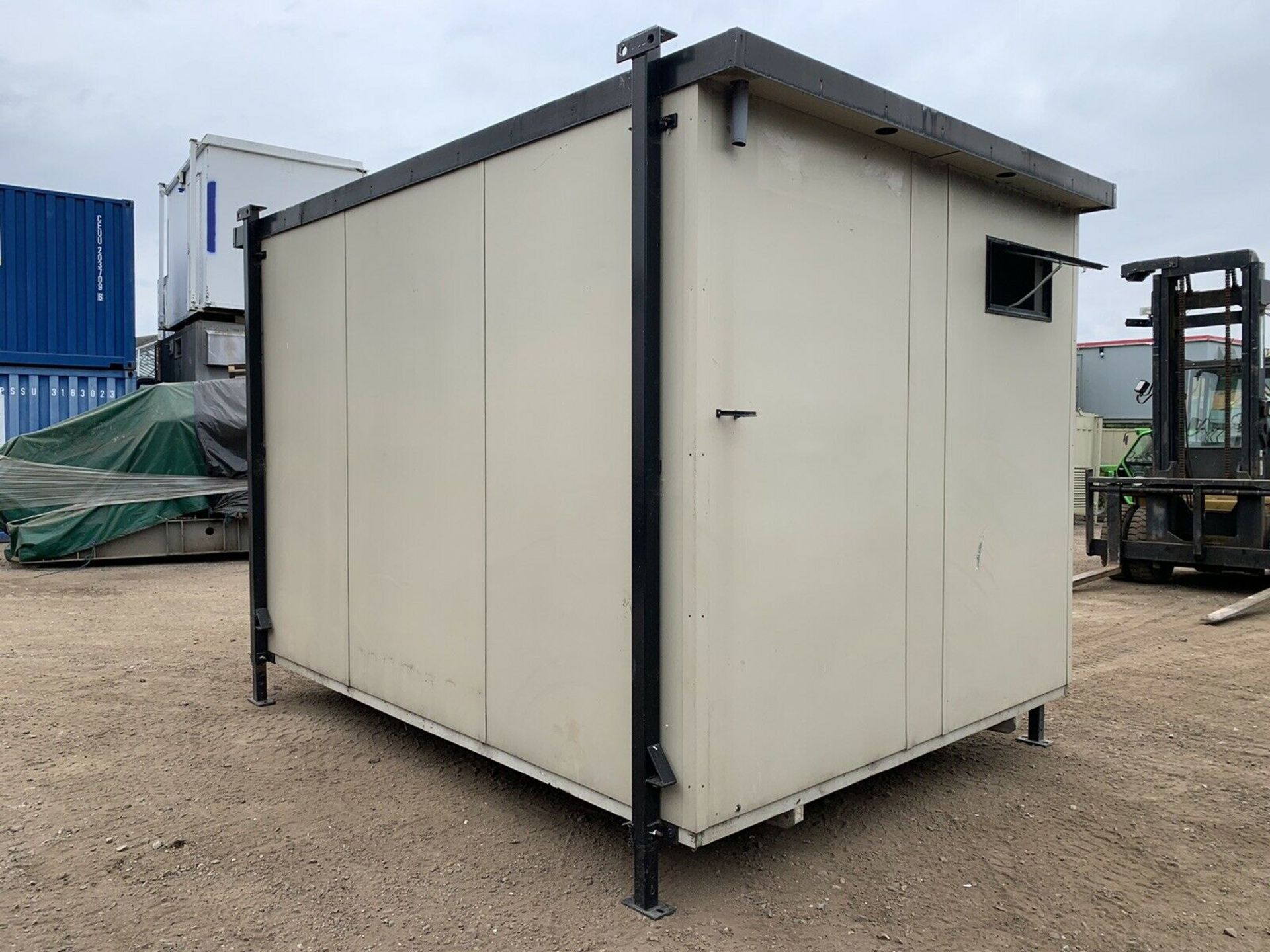 Portable Toilet Block 12ft x 8ft - Image 3 of 11