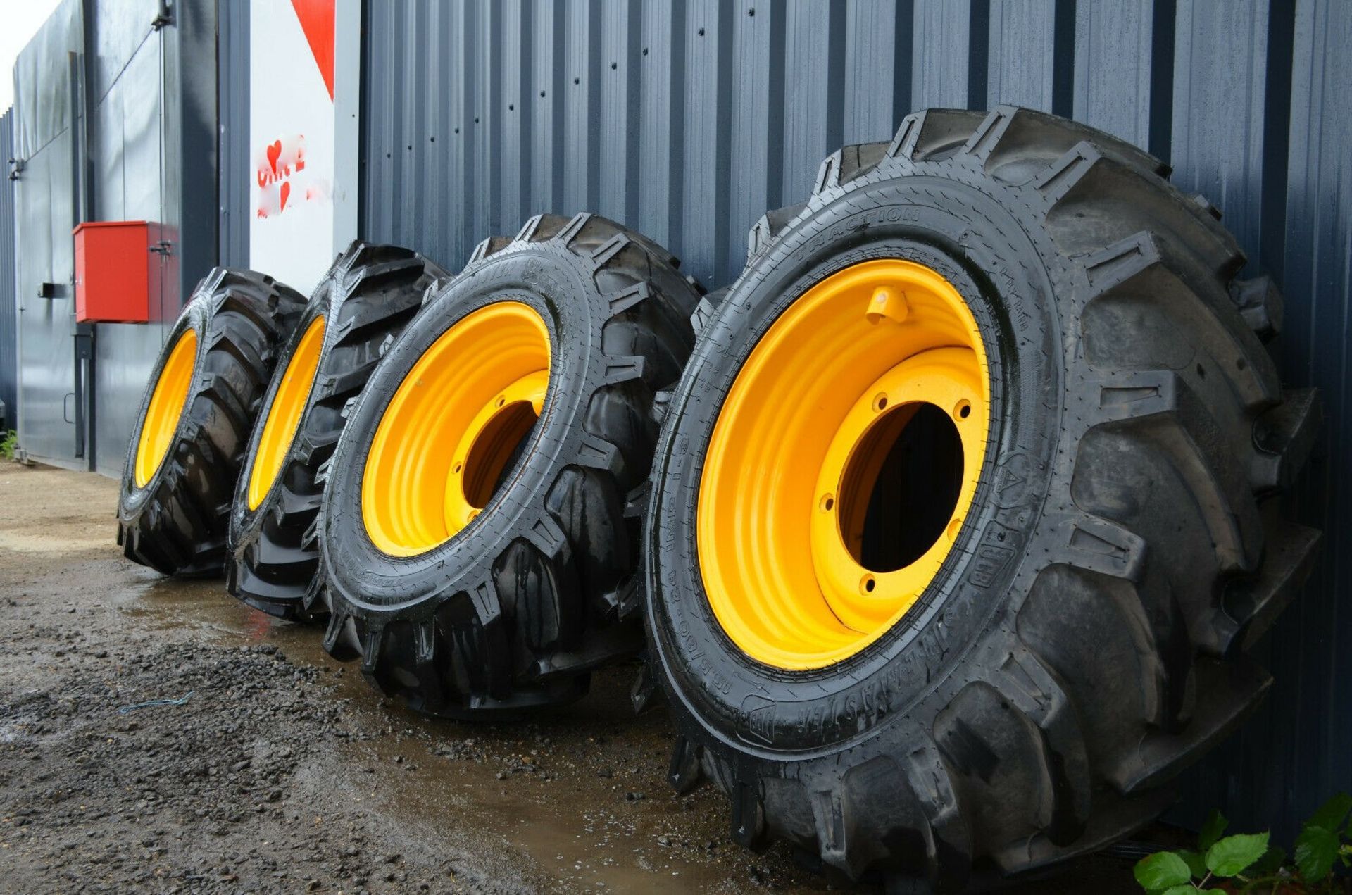 4 x JCB Sitemaster 15.5/80-24 Wheel and Tyres - Image 9 of 9