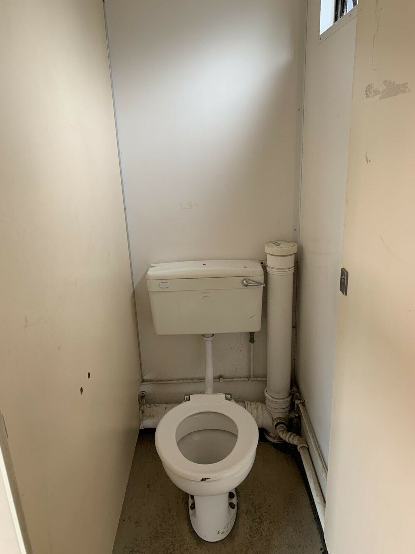 Portable Toilet Block 12ft x 8ft - Image 8 of 11