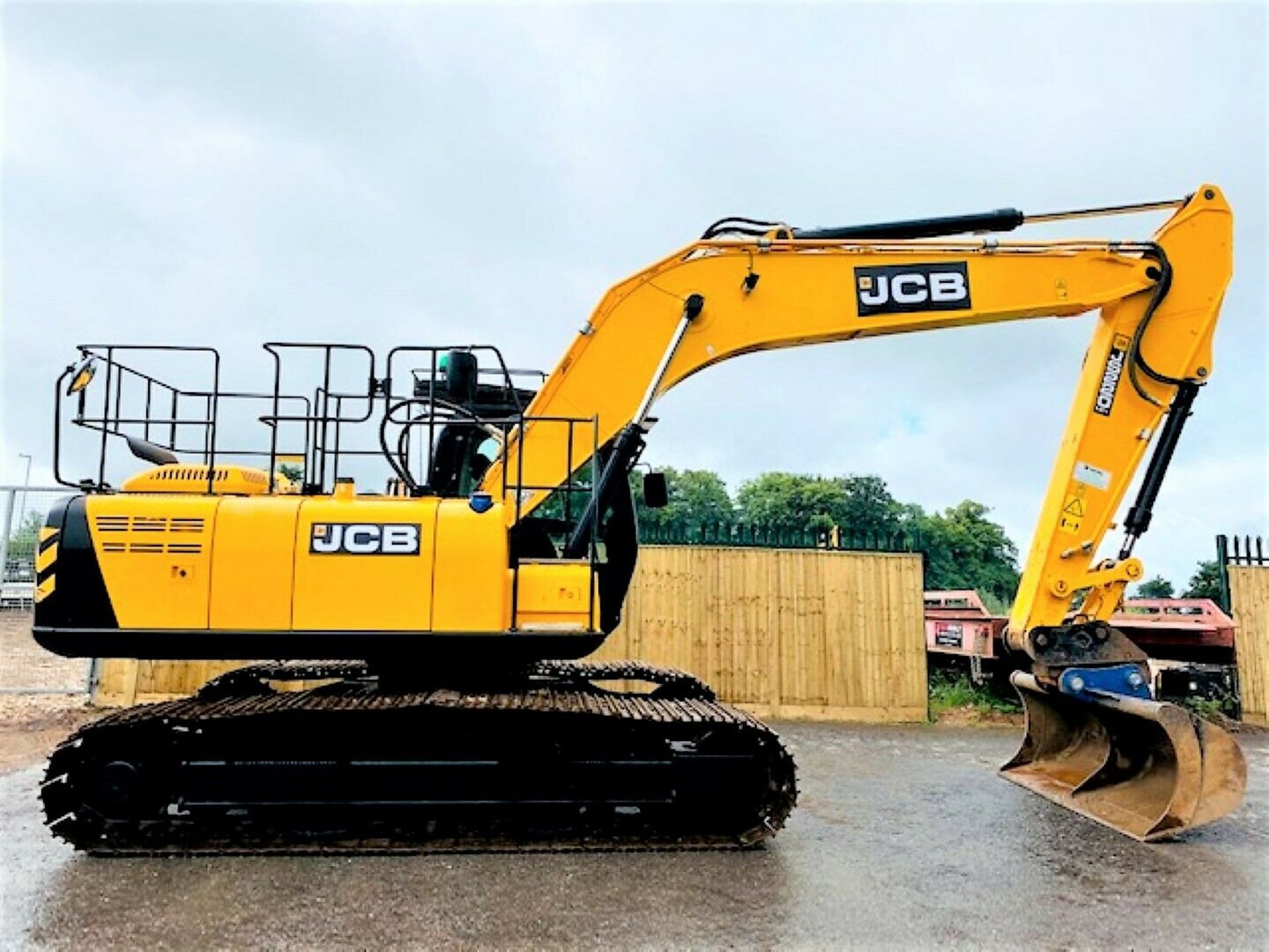 JCB JS220 LC Plus 2017