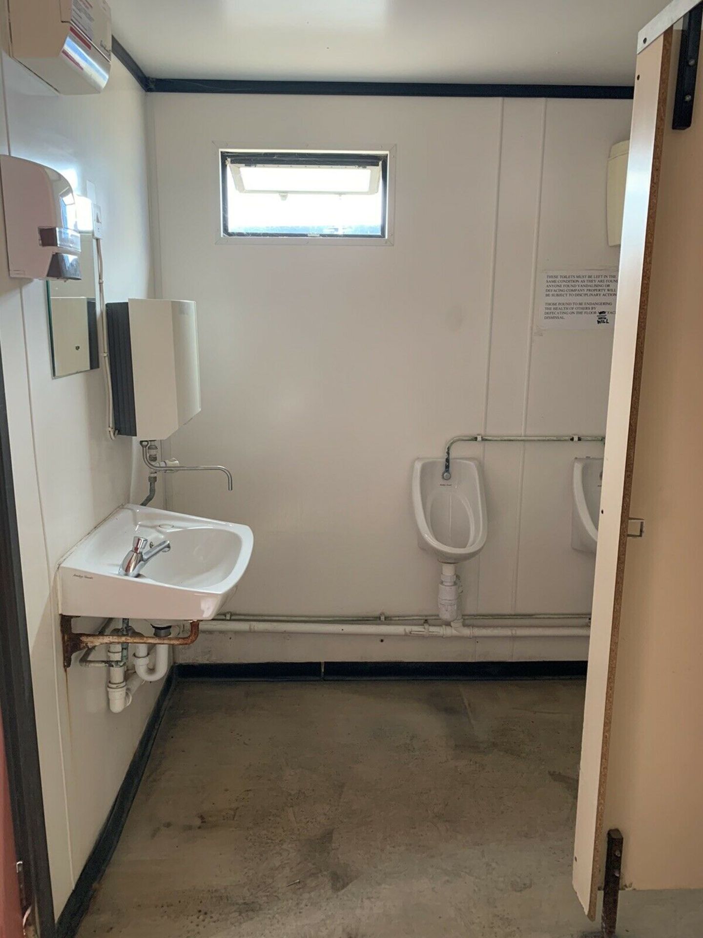 Portable Toilet Block 12ft x 8ft - Image 9 of 11