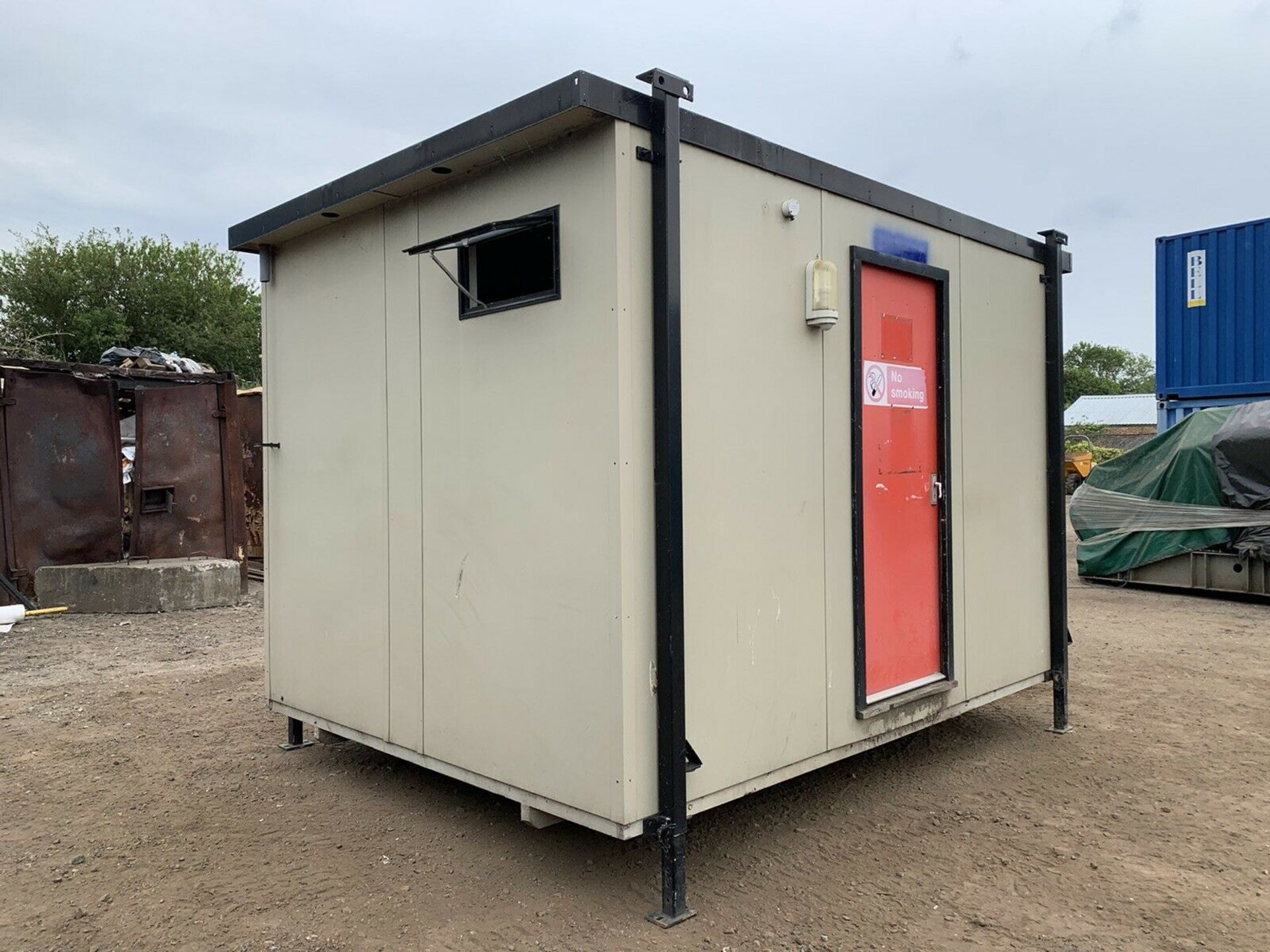 Portable Toilet Block 12ft x 8ft - Image 2 of 11