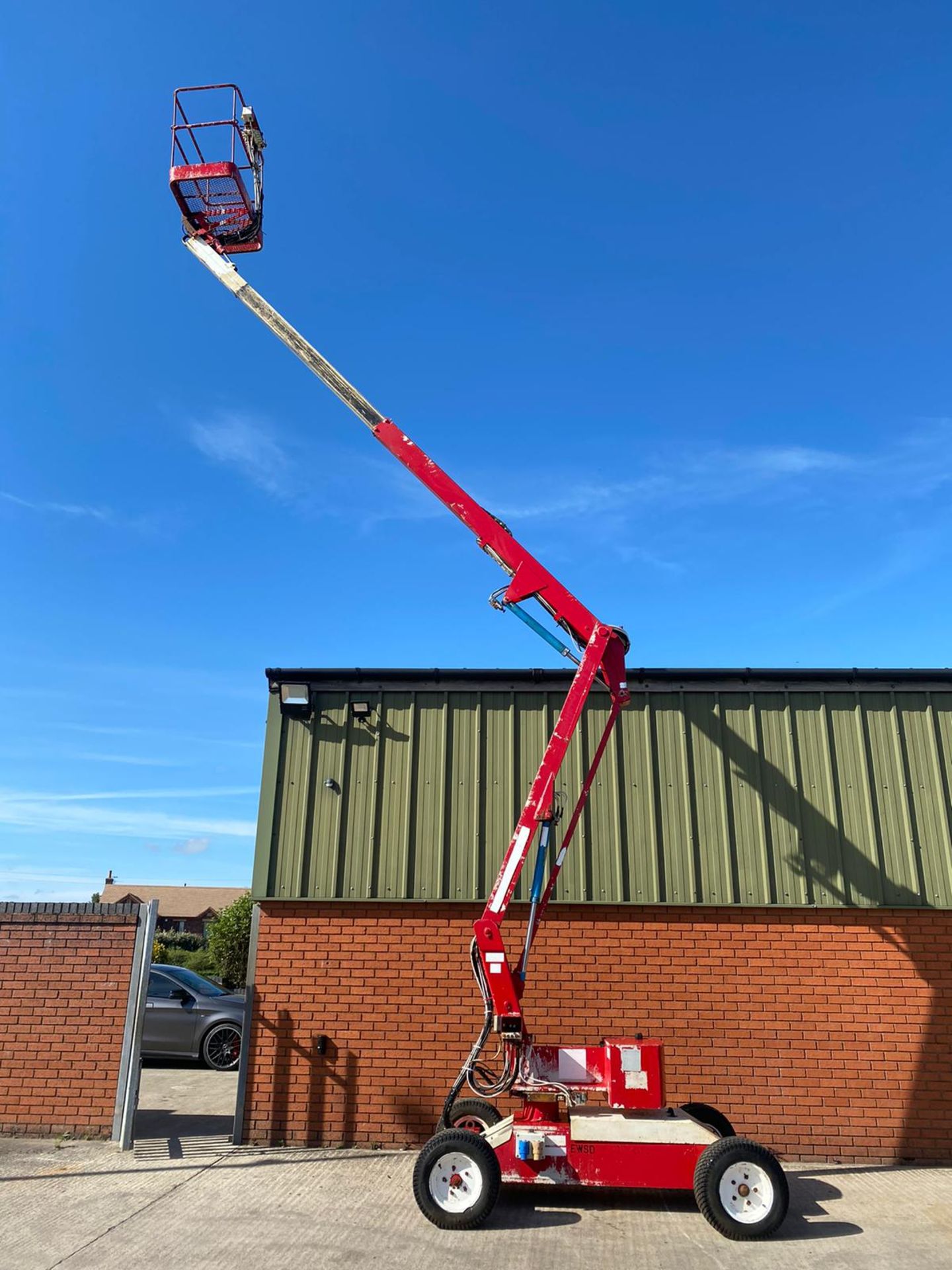 Niftylift HR12 E Electric Cherry Picker - Image 8 of 11
