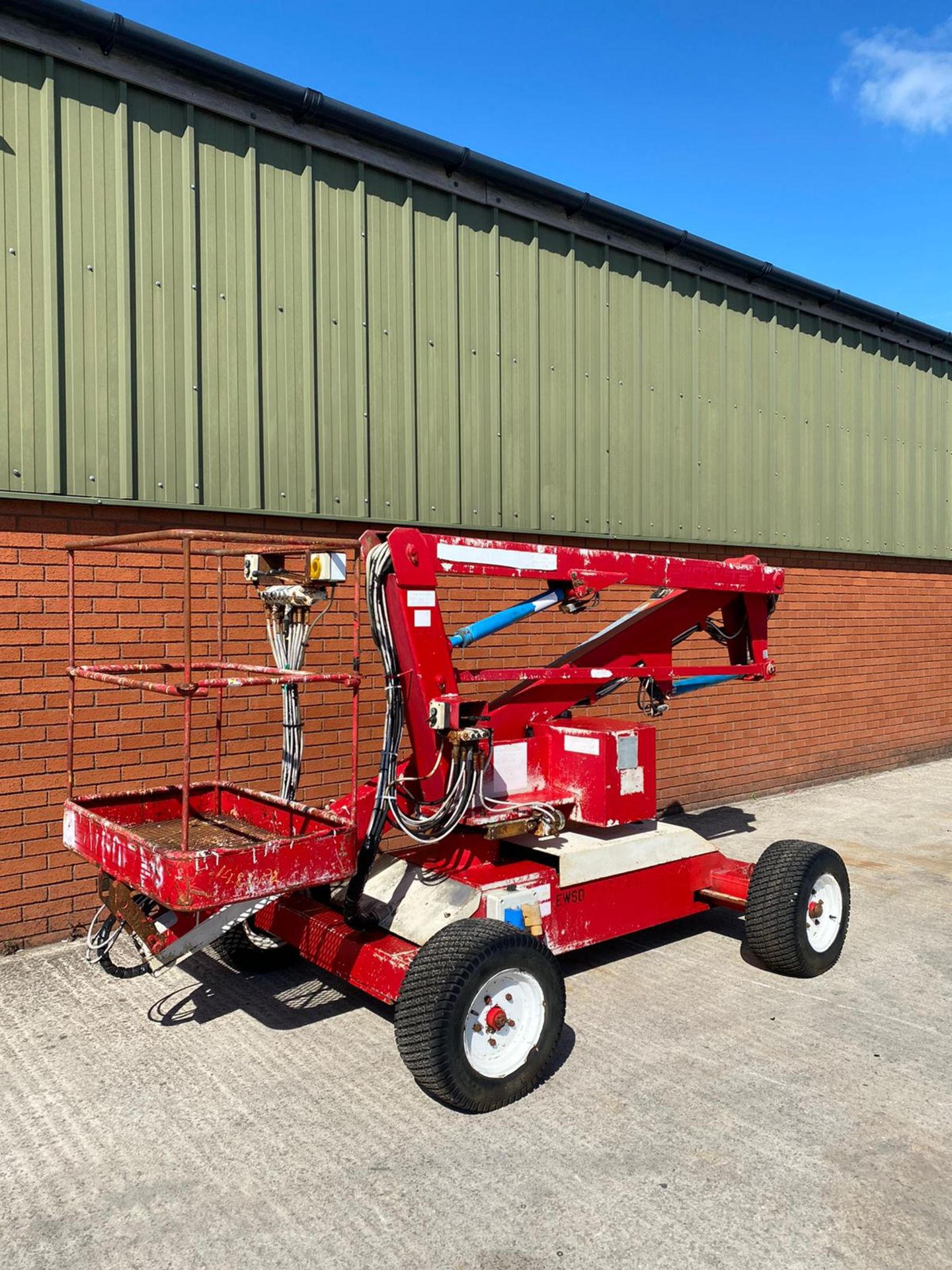 Niftylift HR12 E Electric Cherry Picker - Image 7 of 11