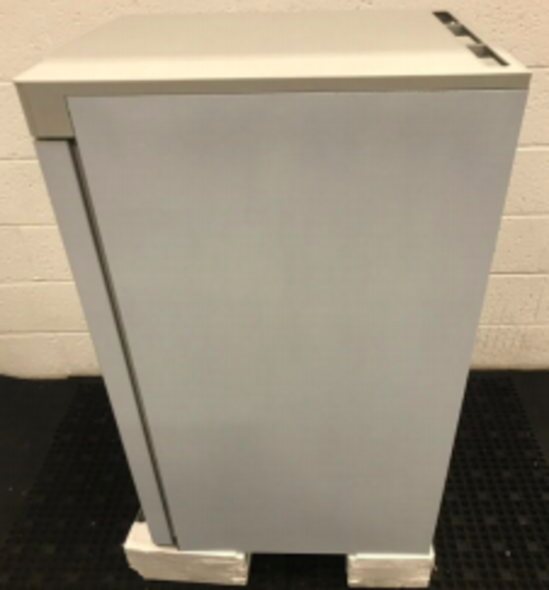 Compact Freezer F 310 RG C 4N - Image 7 of 11