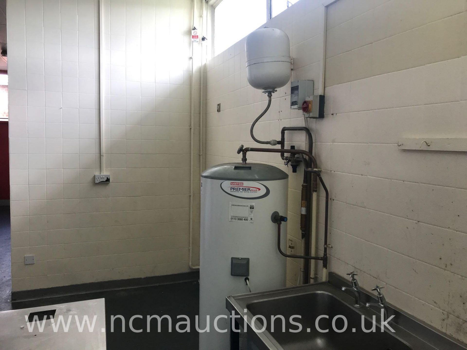 Santon Premier Plus Unvented Hot Water System - Image 2 of 4