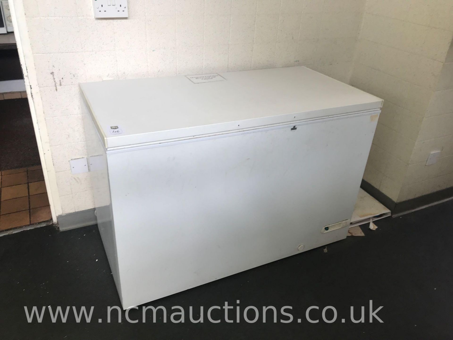 Medium White Chest Freezer