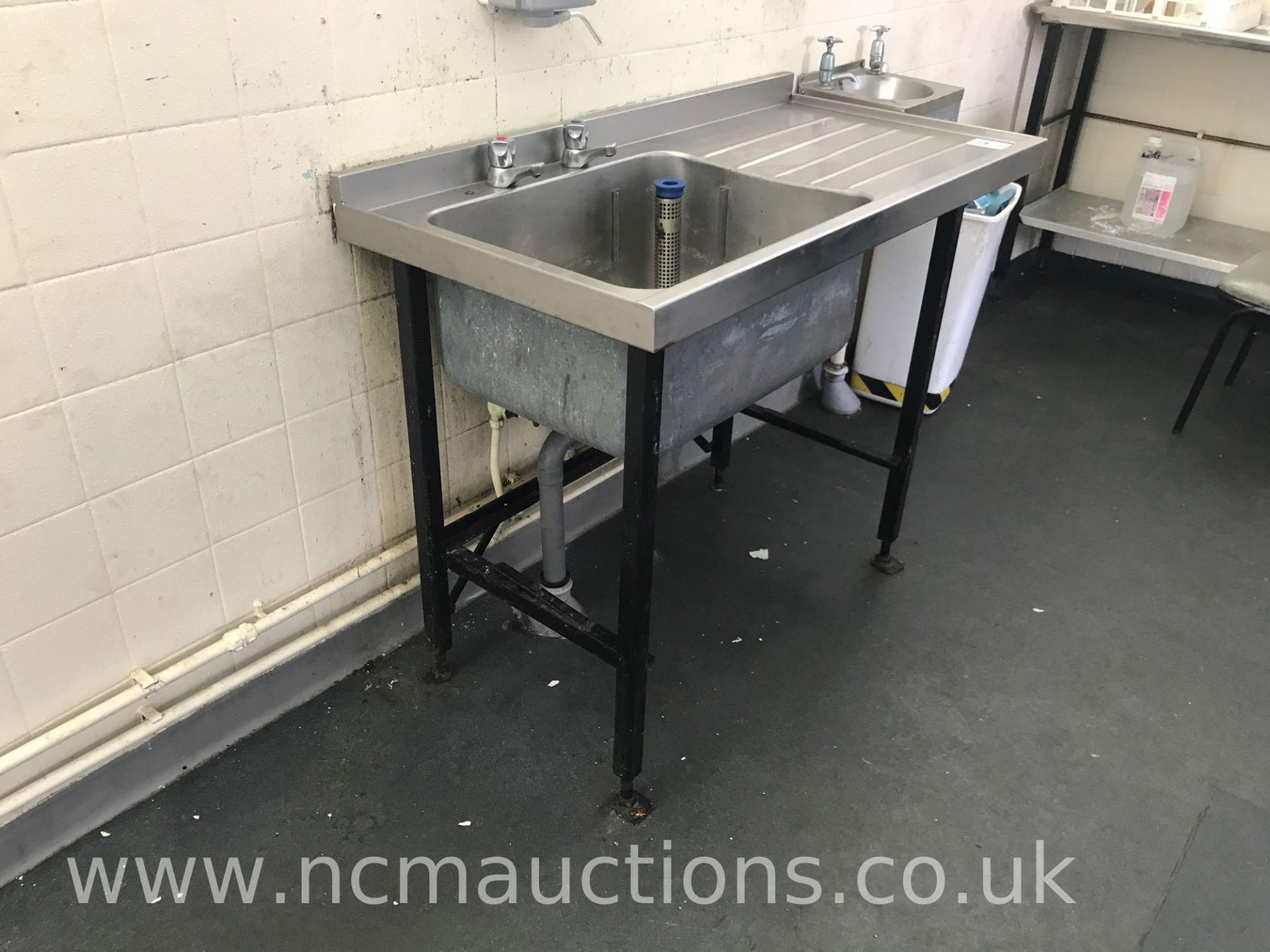 Large Single Stainless Steel Sink Unit - Image 3 of 3