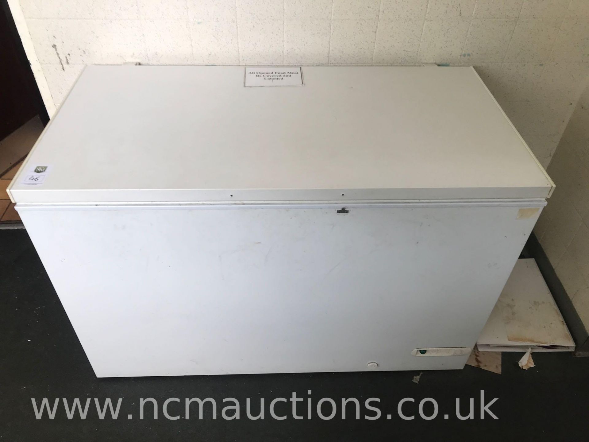 Medium White Chest Freezer - Image 2 of 5