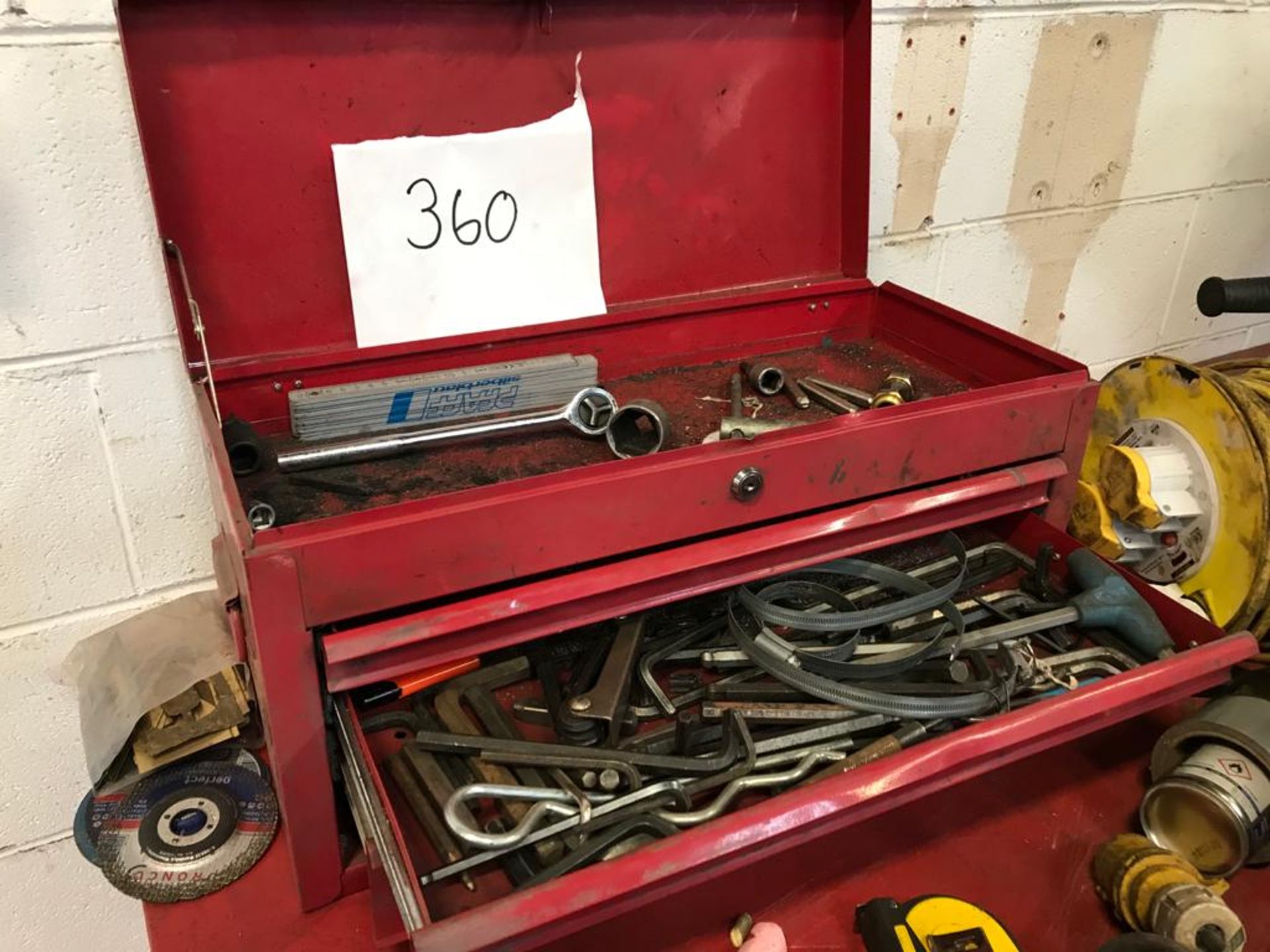 SNAP ON TOOL BOX C.W VARIOUS TOOLS