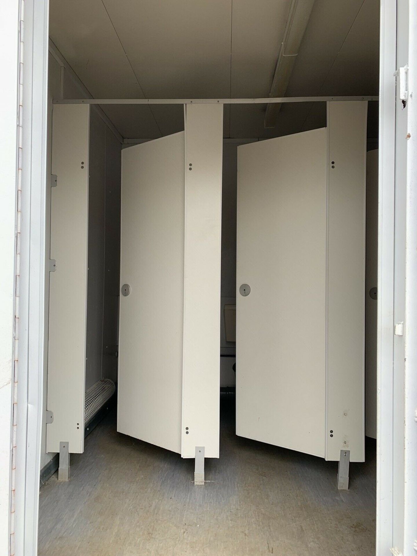 Portable Toilet Block 24ft x 10ft - Image 7 of 13