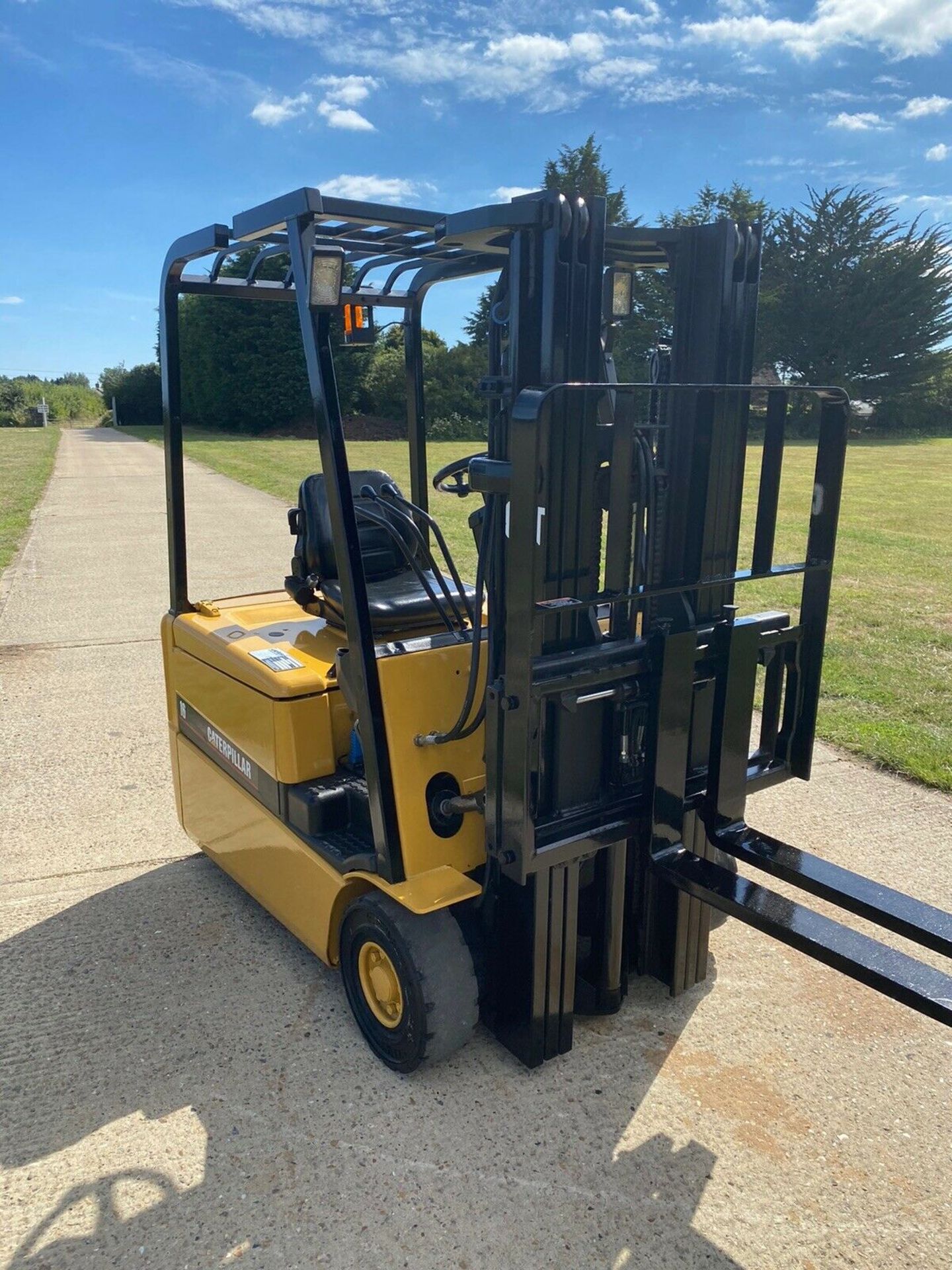 Cat Electric Forklift - Image 4 of 6