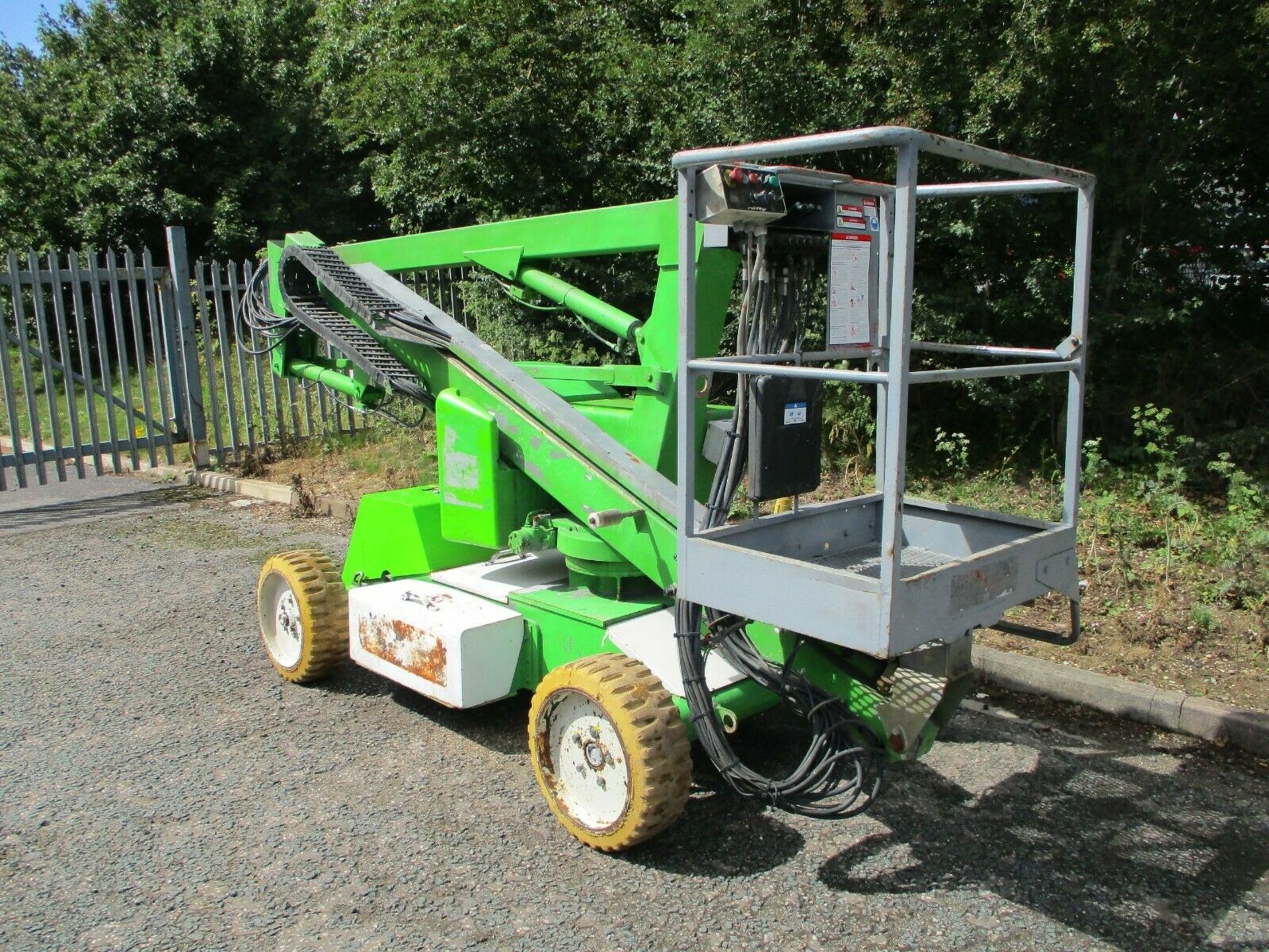 Nifty lift HR12 Self Propelled Access Platform 2007 - Image 9 of 12