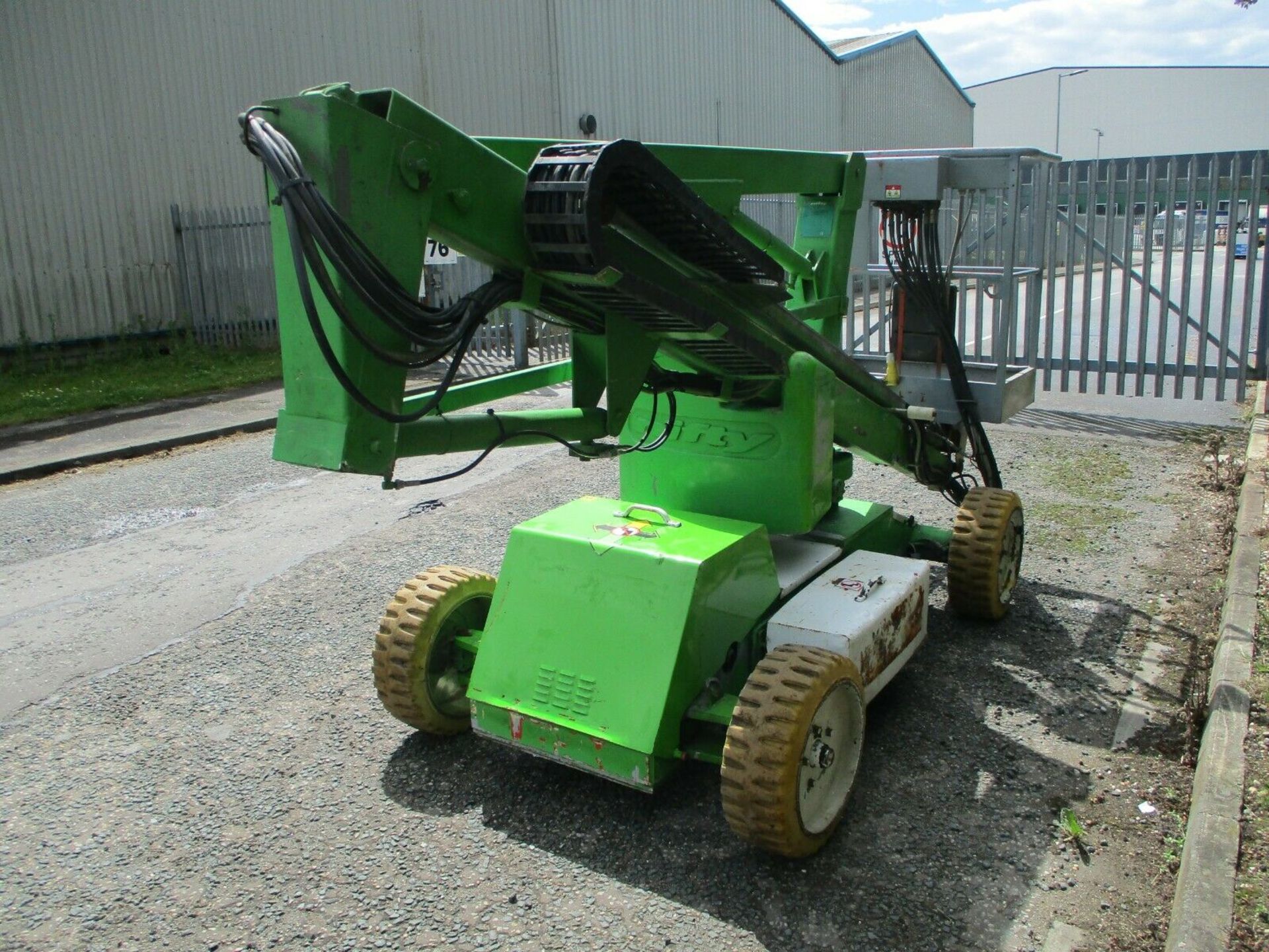 Nifty lift HR12 Self Propelled Access Platform 2007 - Image 7 of 12