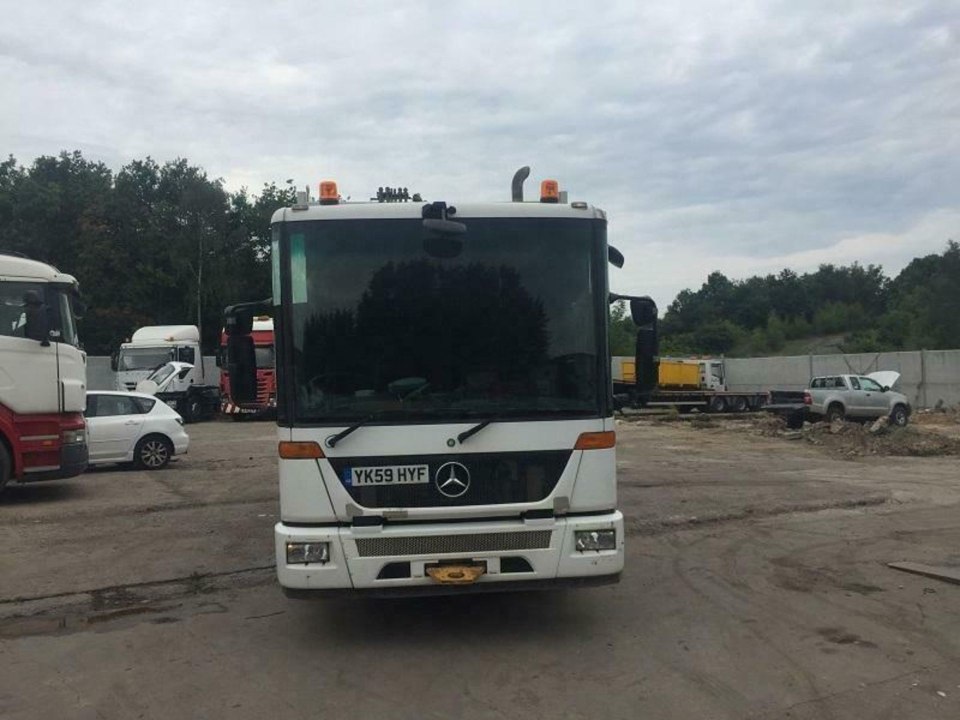 Mercedes Dustbin Lorry 2629 - Image 7 of 12