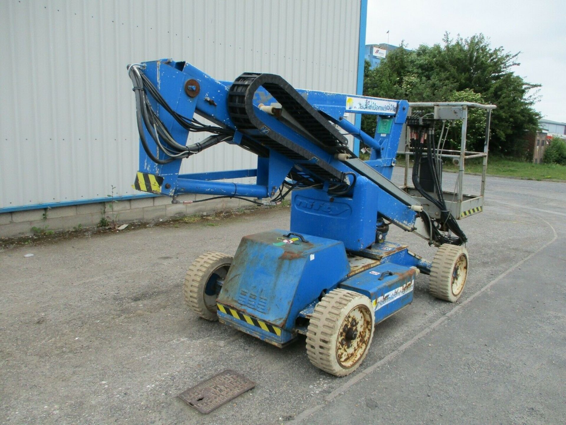 Nifty Lift HR12 Self Propelled Access Platform 2008 - Image 5 of 9