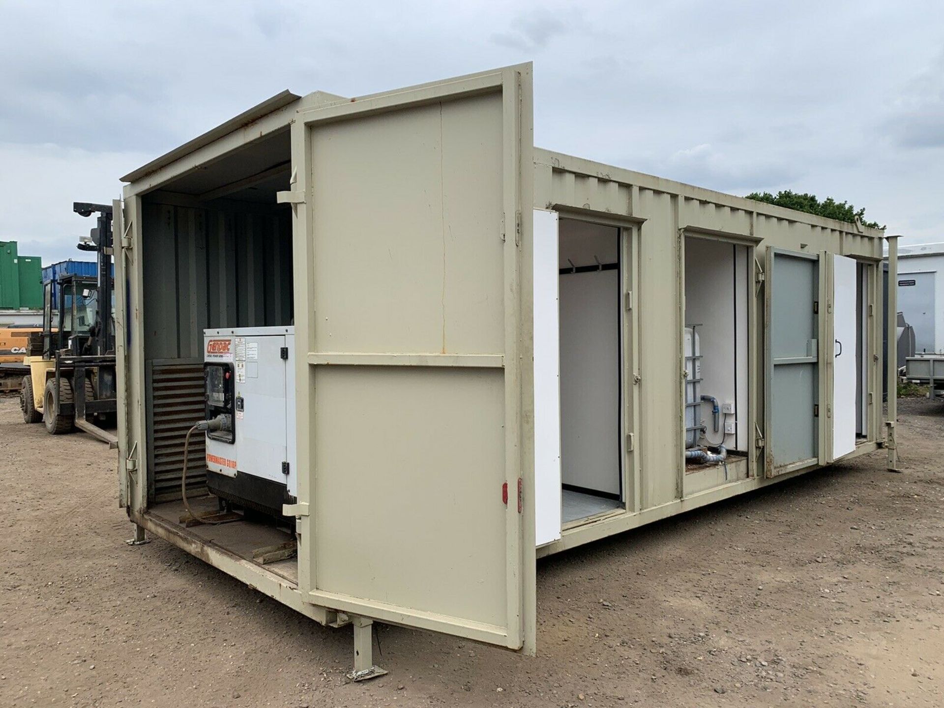 Anti Vandal Steel Welfare Unit Complete With Generator 24ft x 9ft - Image 2 of 11