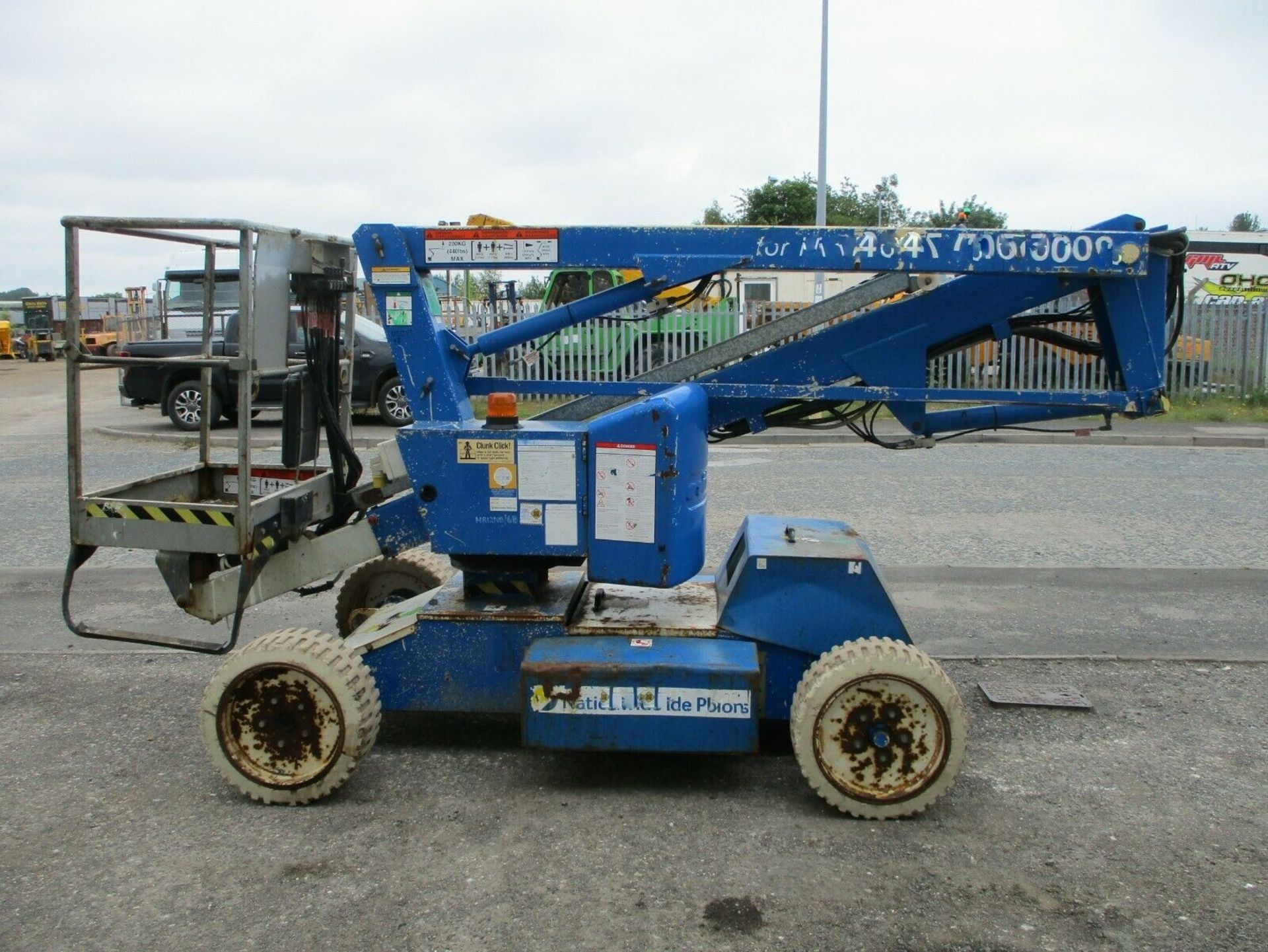 Nifty Lift HR12 Self Propelled Access Platform 2008 - Image 3 of 9